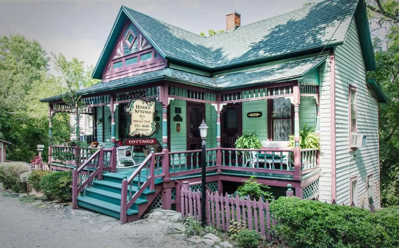 Property Building in Hidden Springs Bed and Breakfast