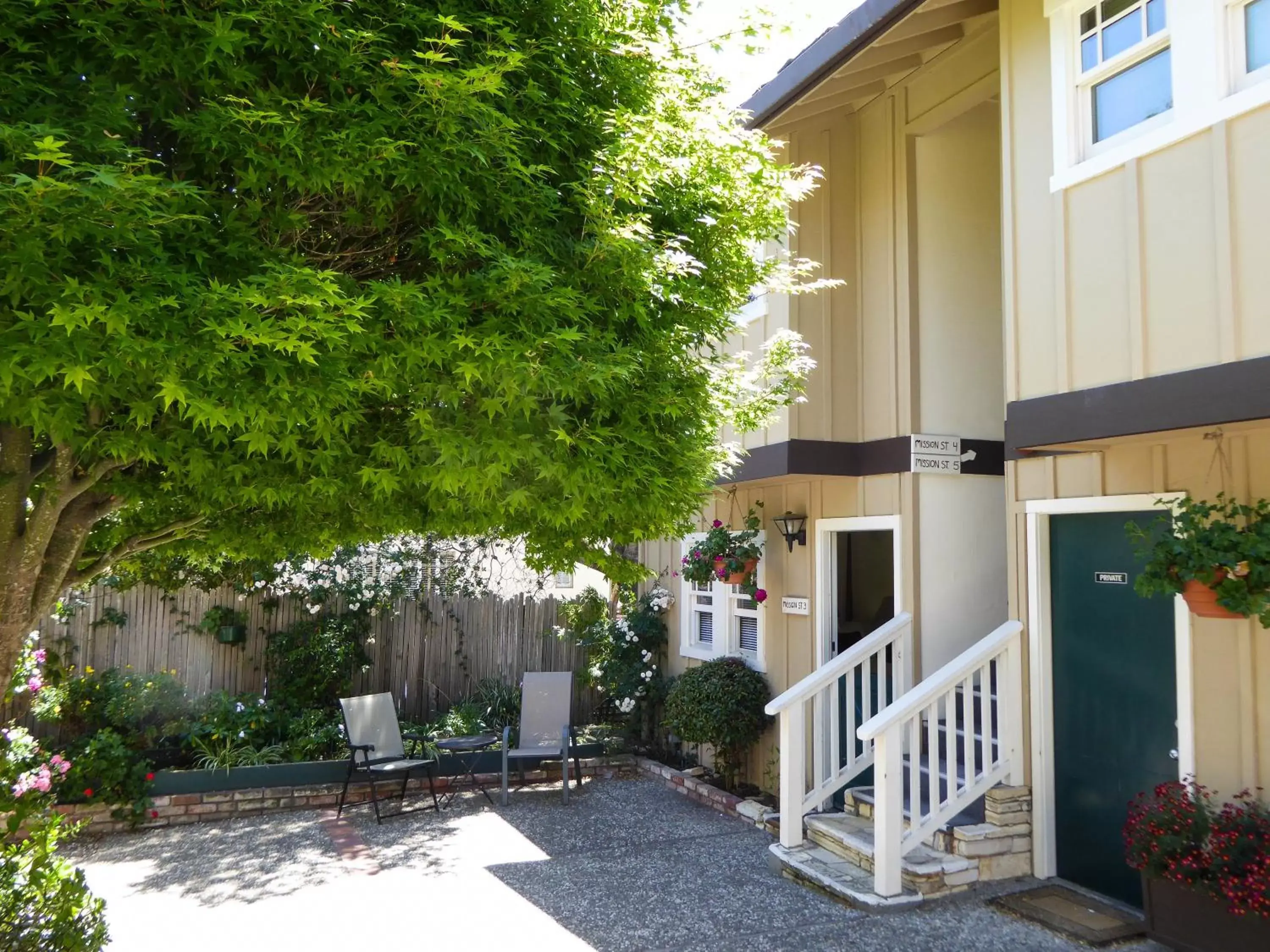 Facade/entrance, Patio/Outdoor Area in Briarwood Inn