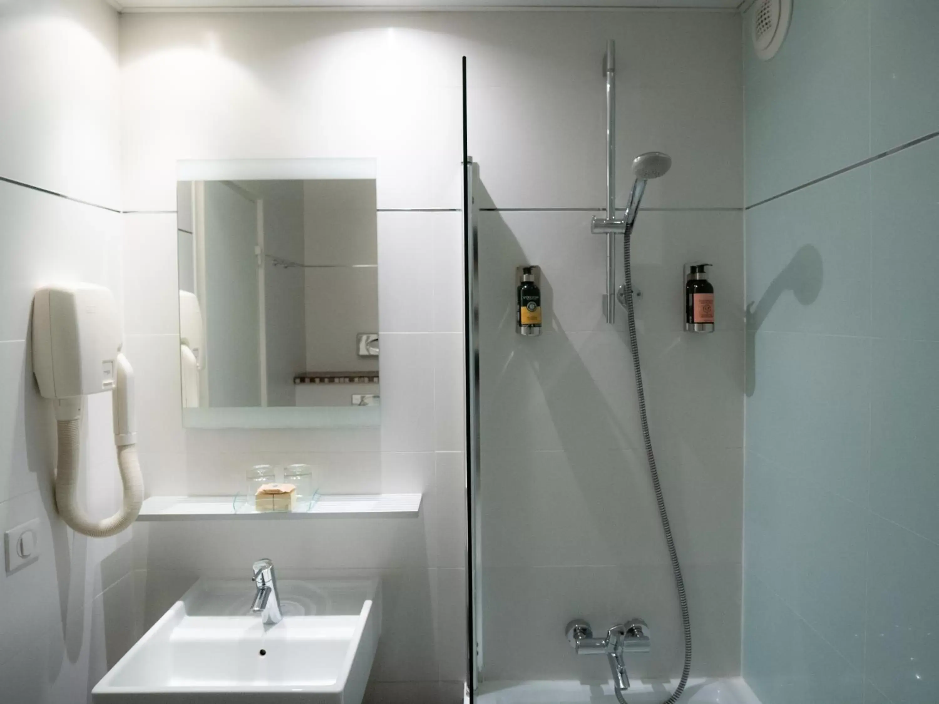 Shower, Bathroom in Courcelles Etoile