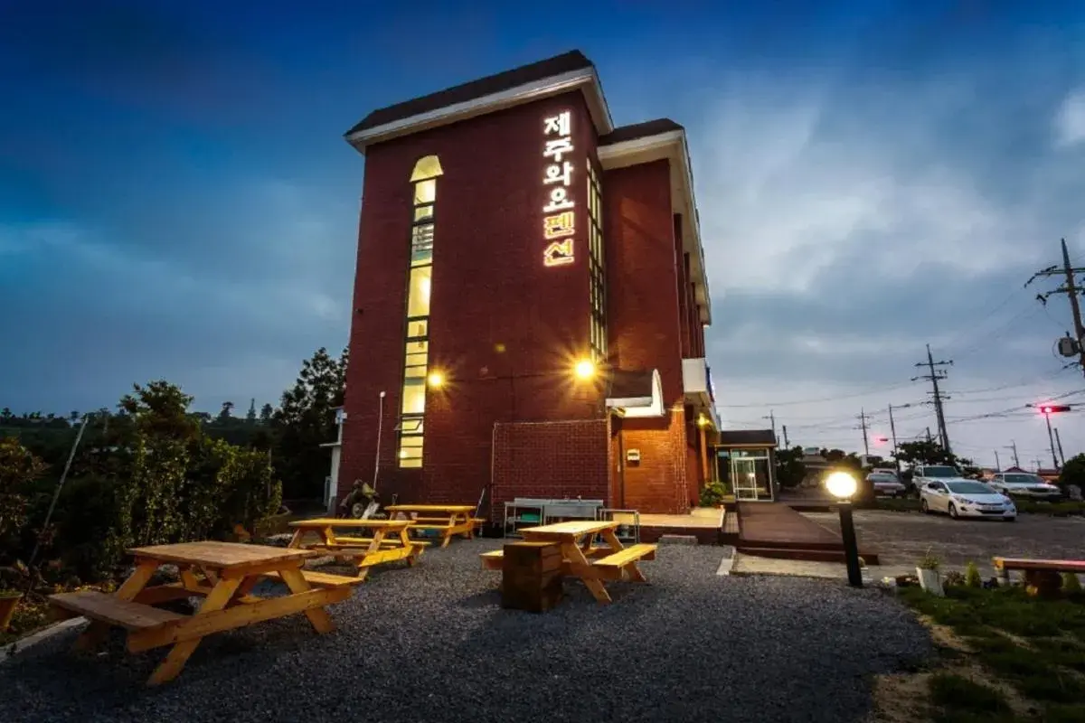 Facade/entrance in Jeju Wayo Pension Facade/entrance in Jeju Wayo Pension