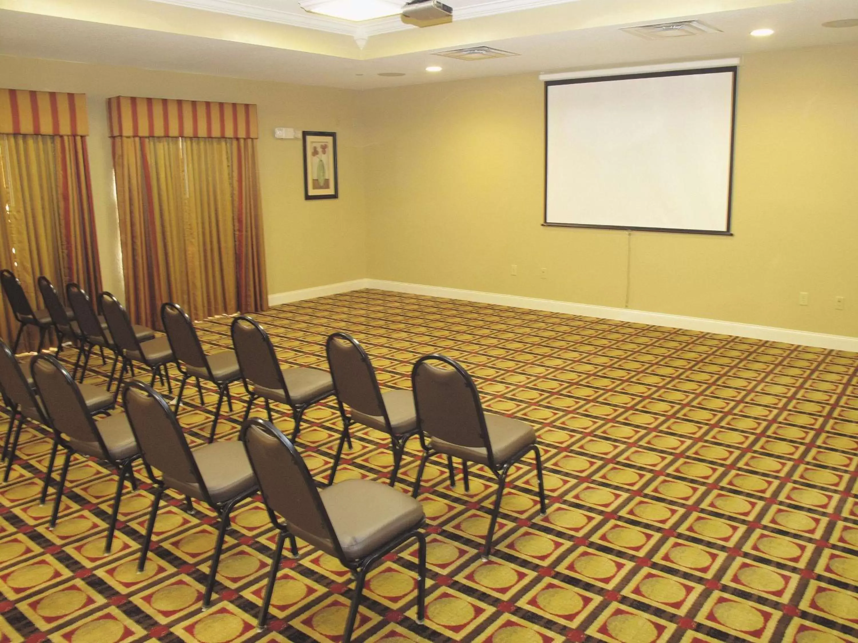 On site, Business Area/Conference Room in La Quinta by Wyndham Macon West