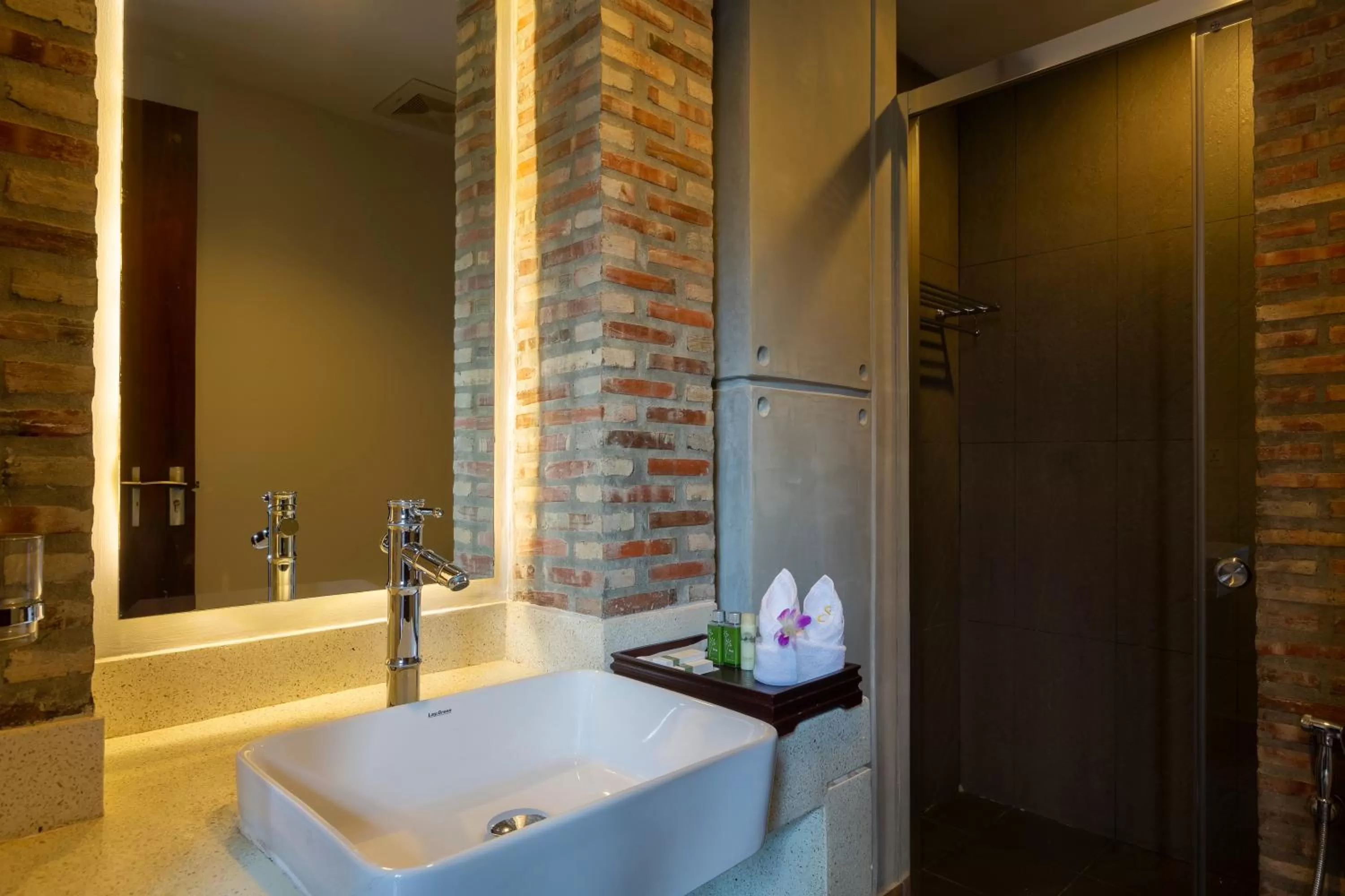 Bathroom in Sovanna Hotel