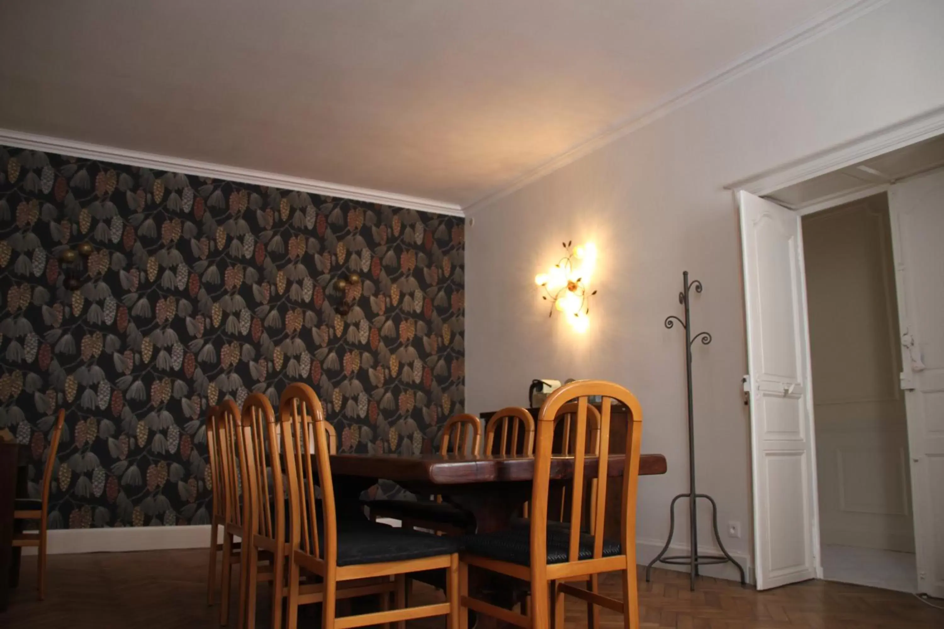 Dining Area in La Maison DUFFOUR chambres d'hôtes avec Petit Déjeuner