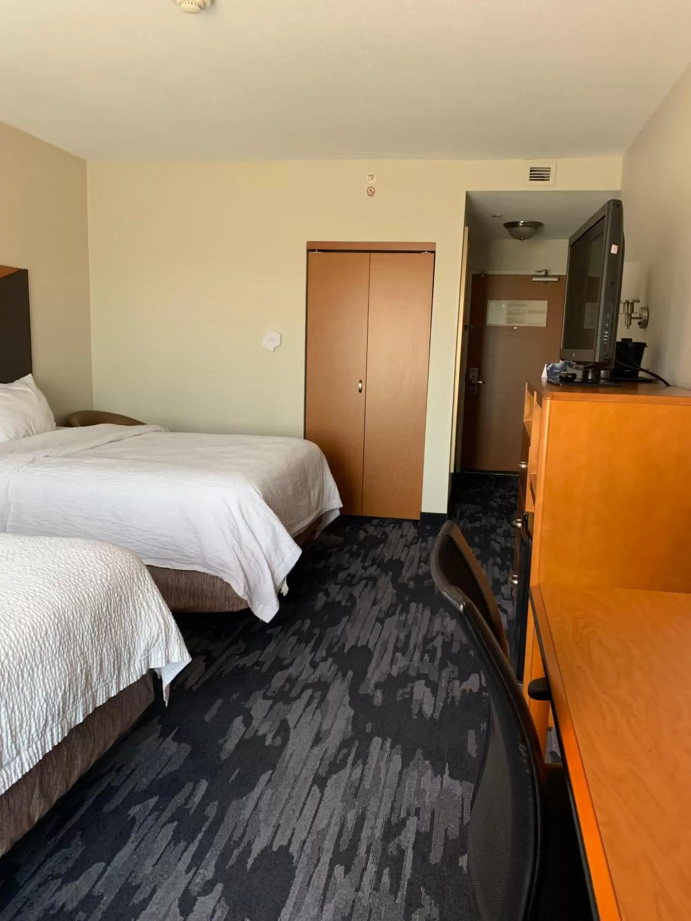 Bed in Fairfield Inn & Suites by Marriott Marietta