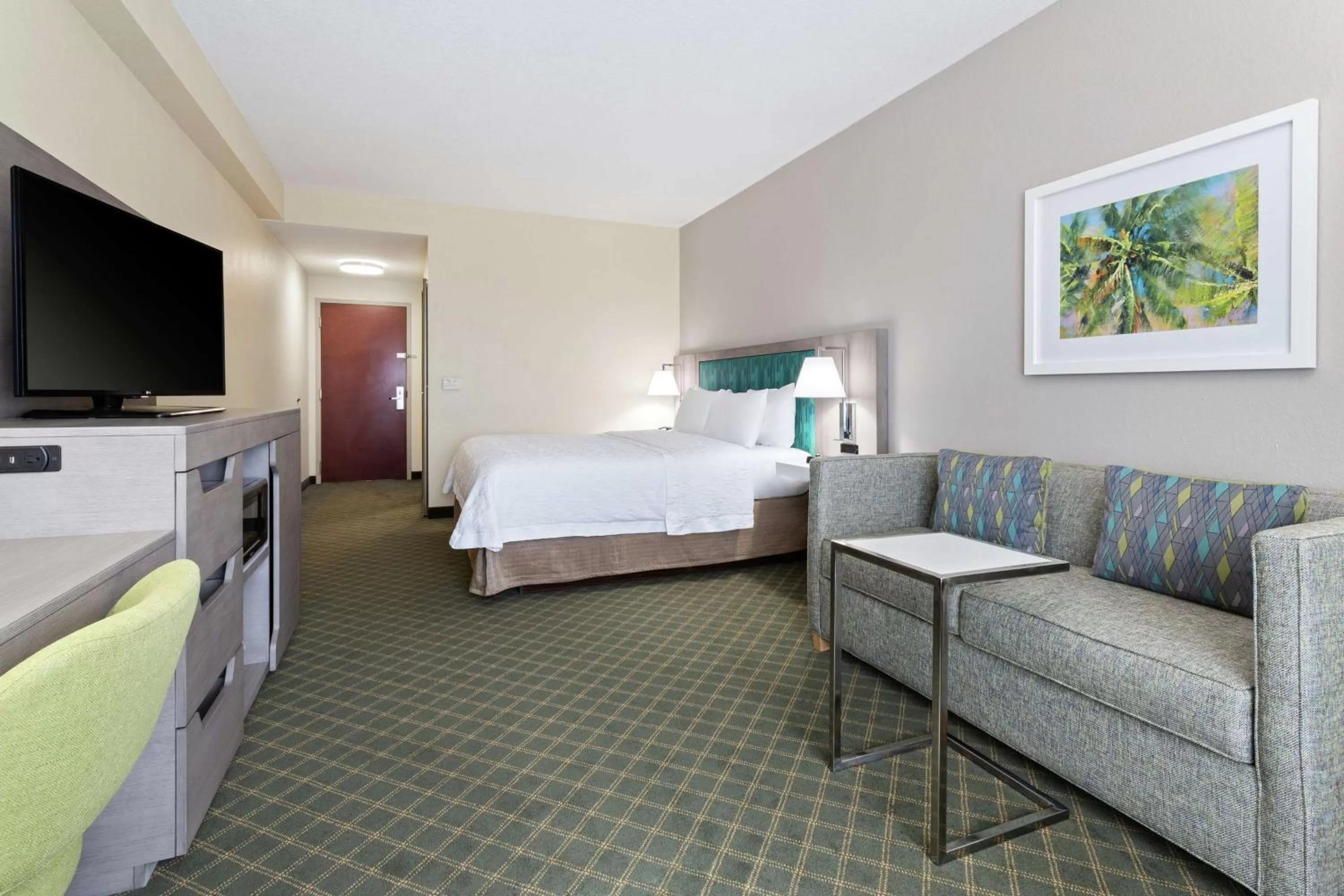 Bedroom, Bed in Hampton Inn West Palm Beach-Lake Worth-Turnpike