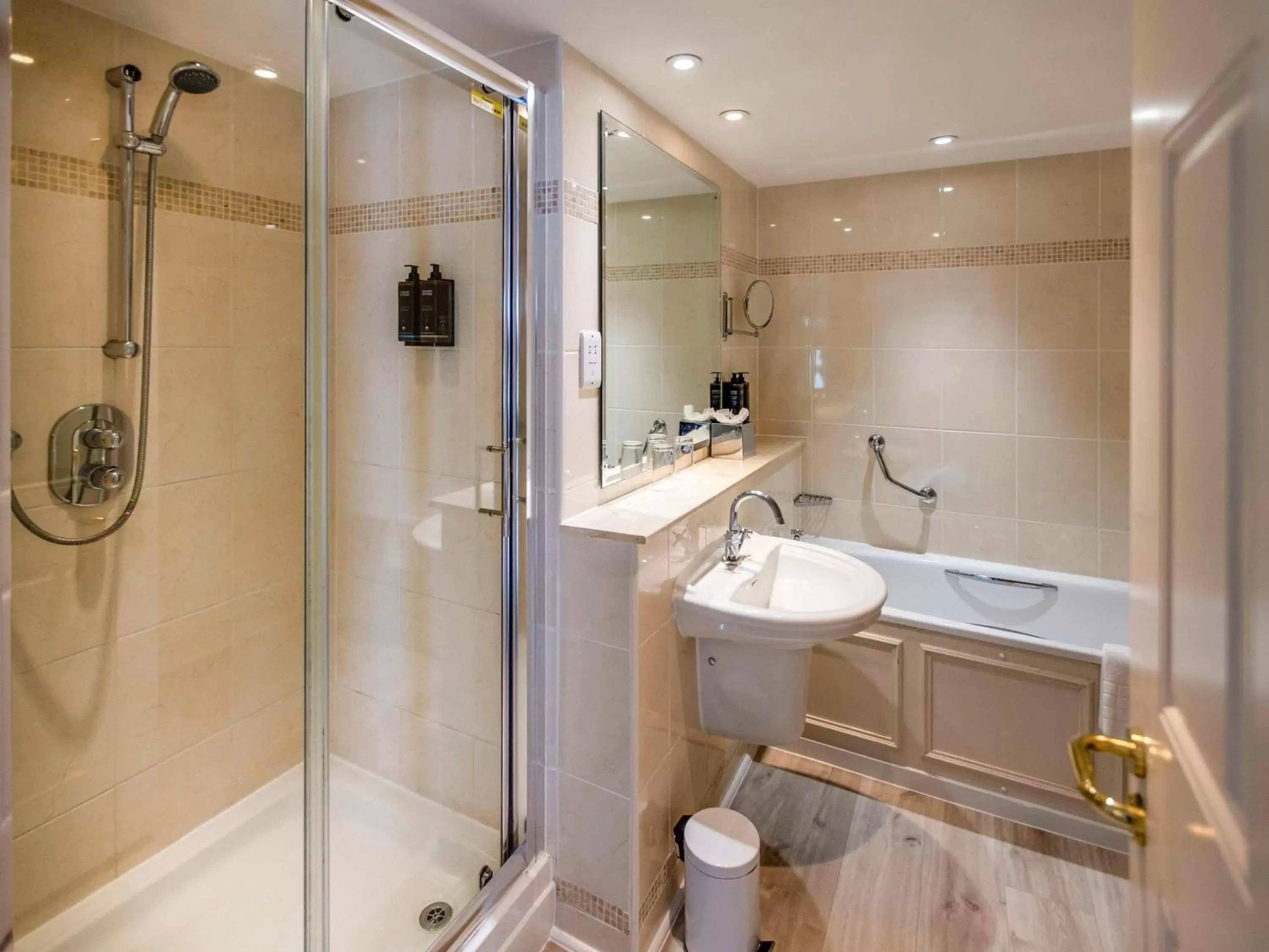 Bathroom in Mercure Shrewsbury Albrighton Hall Hotel & Spa