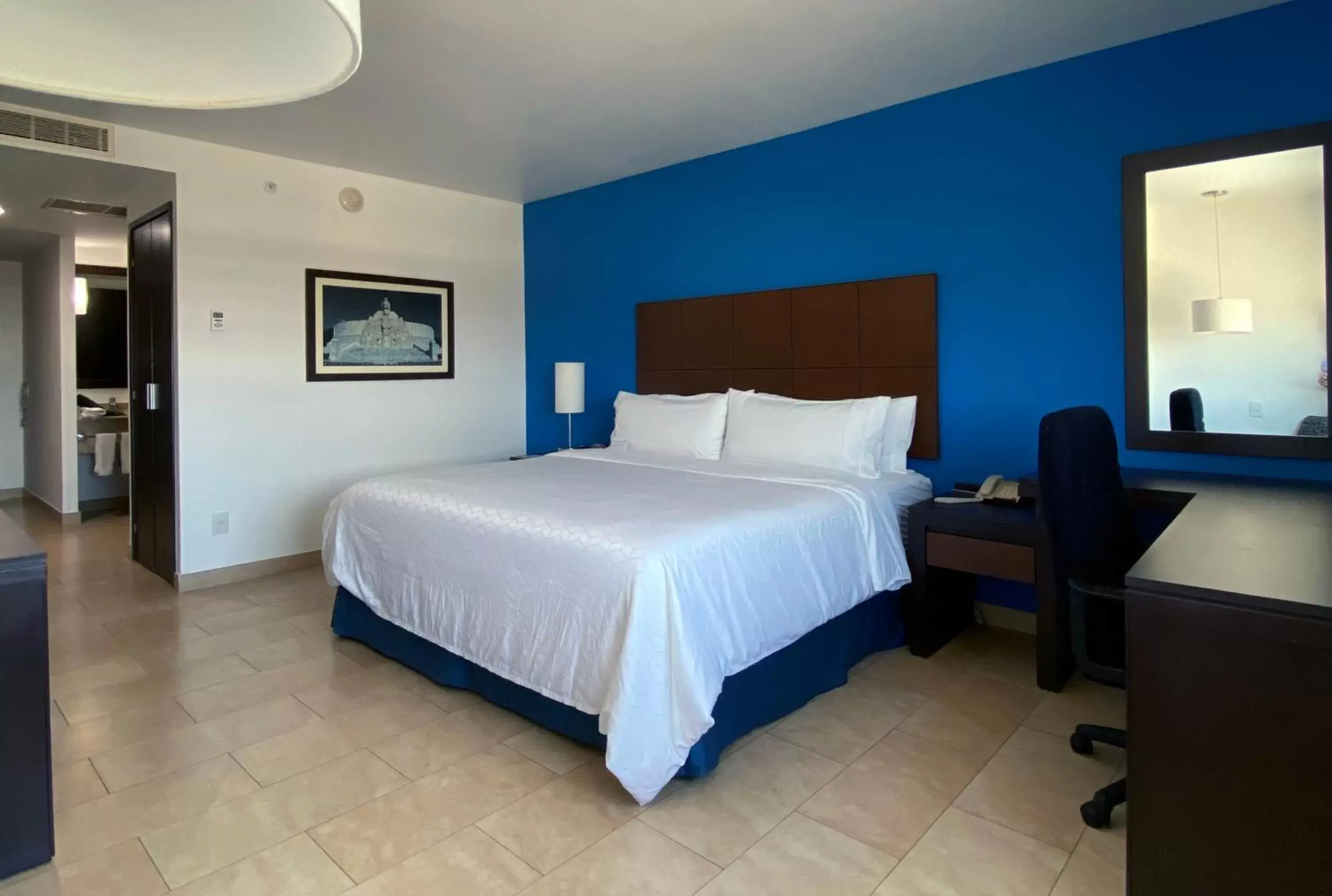 Bed in Holiday Inn Express Mérida, an IHG Hotel