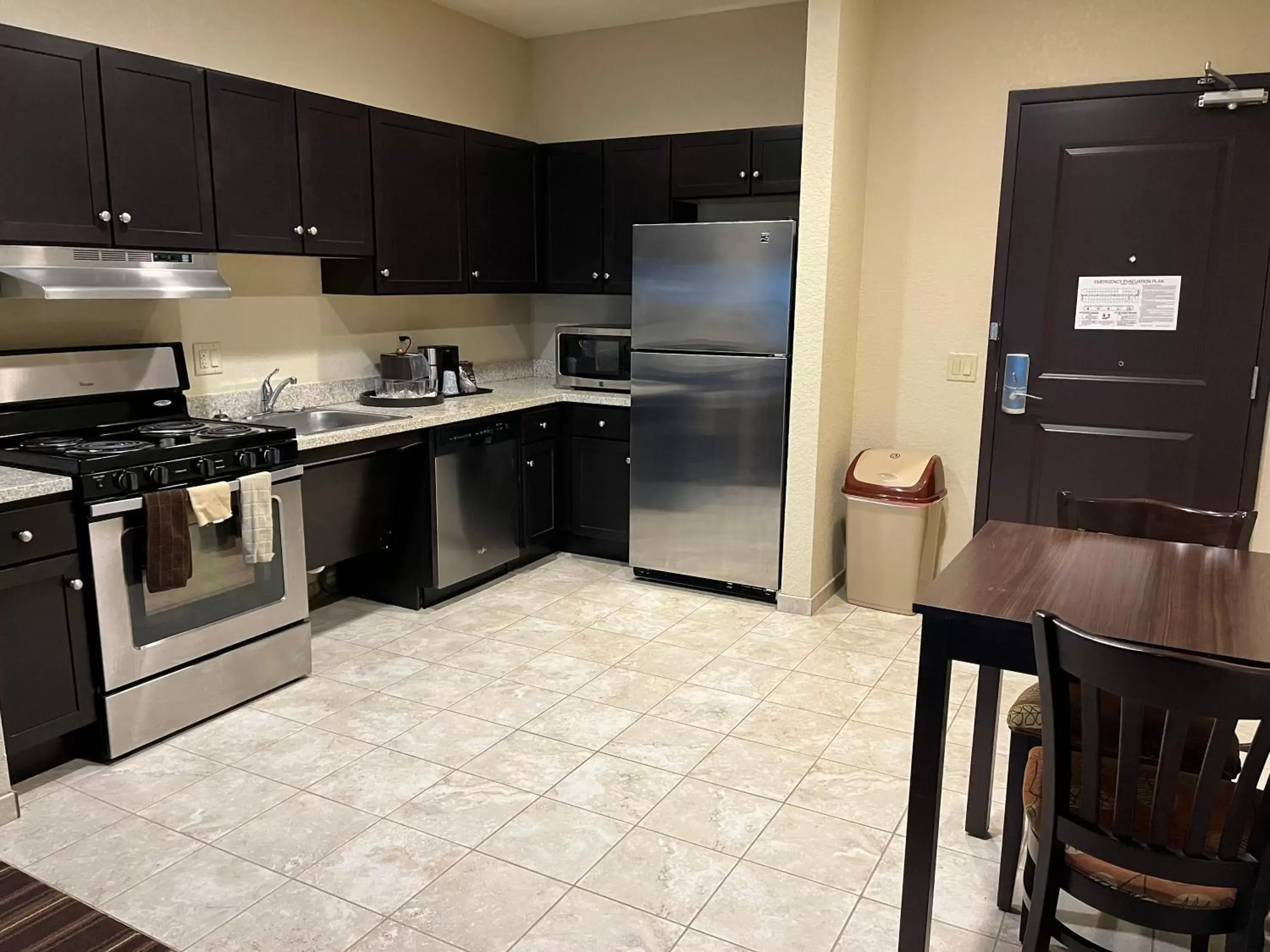 Kitchen/Kitchenette in Comfort Inn & Suites