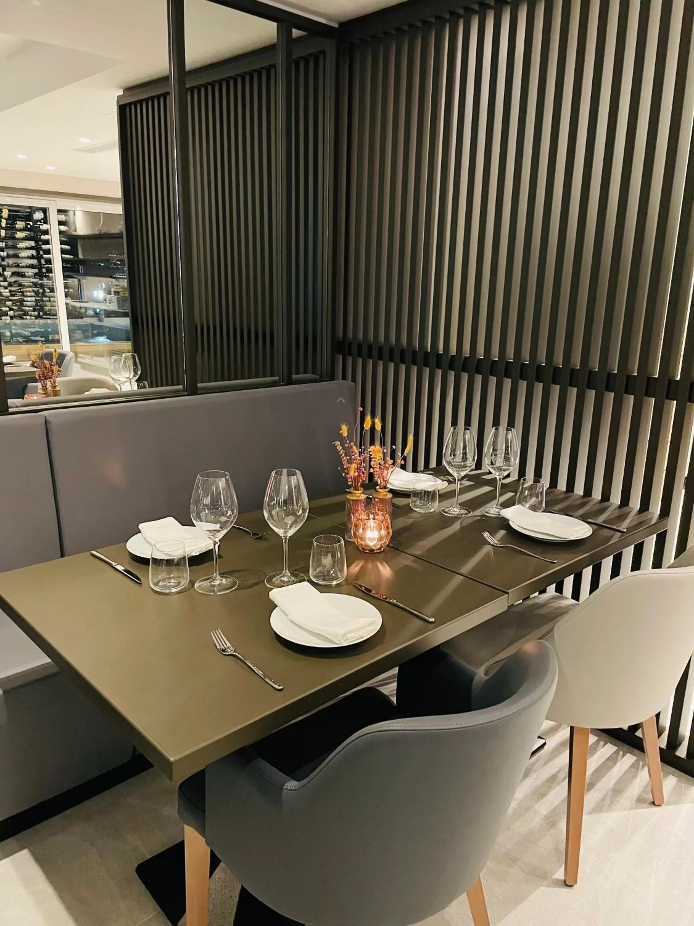 Restaurant/places to eat in Hotel VIU57