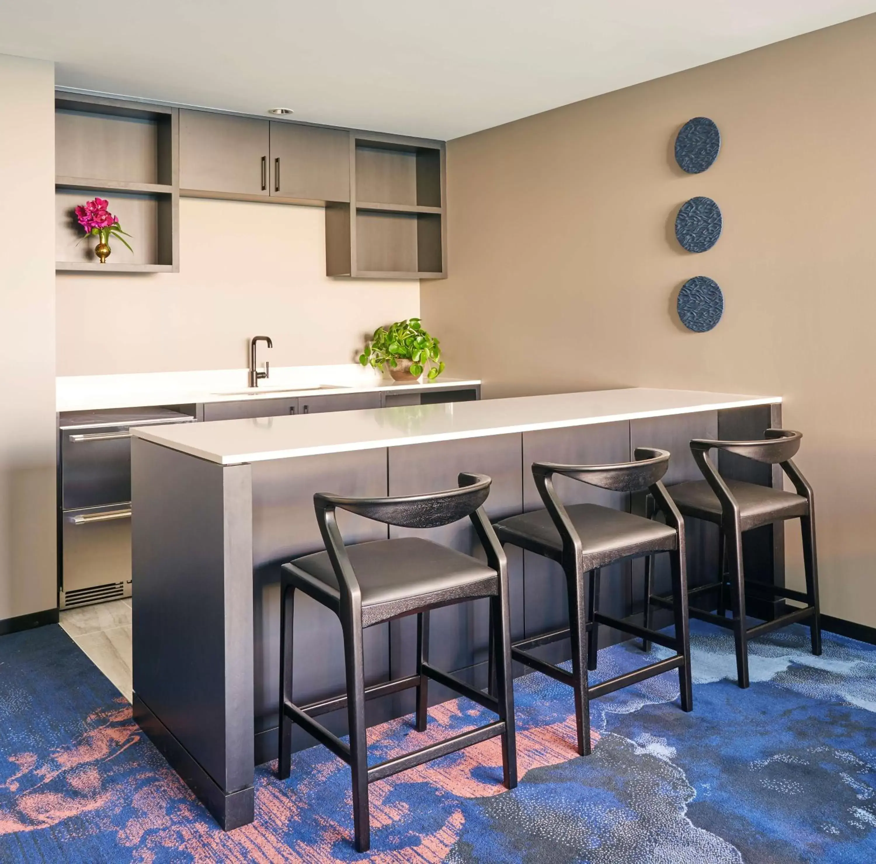 Kitchen or kitchenette, Kitchen/Kitchenette in Sable At Navy Pier Chicago, Curio Collection By Hilton
