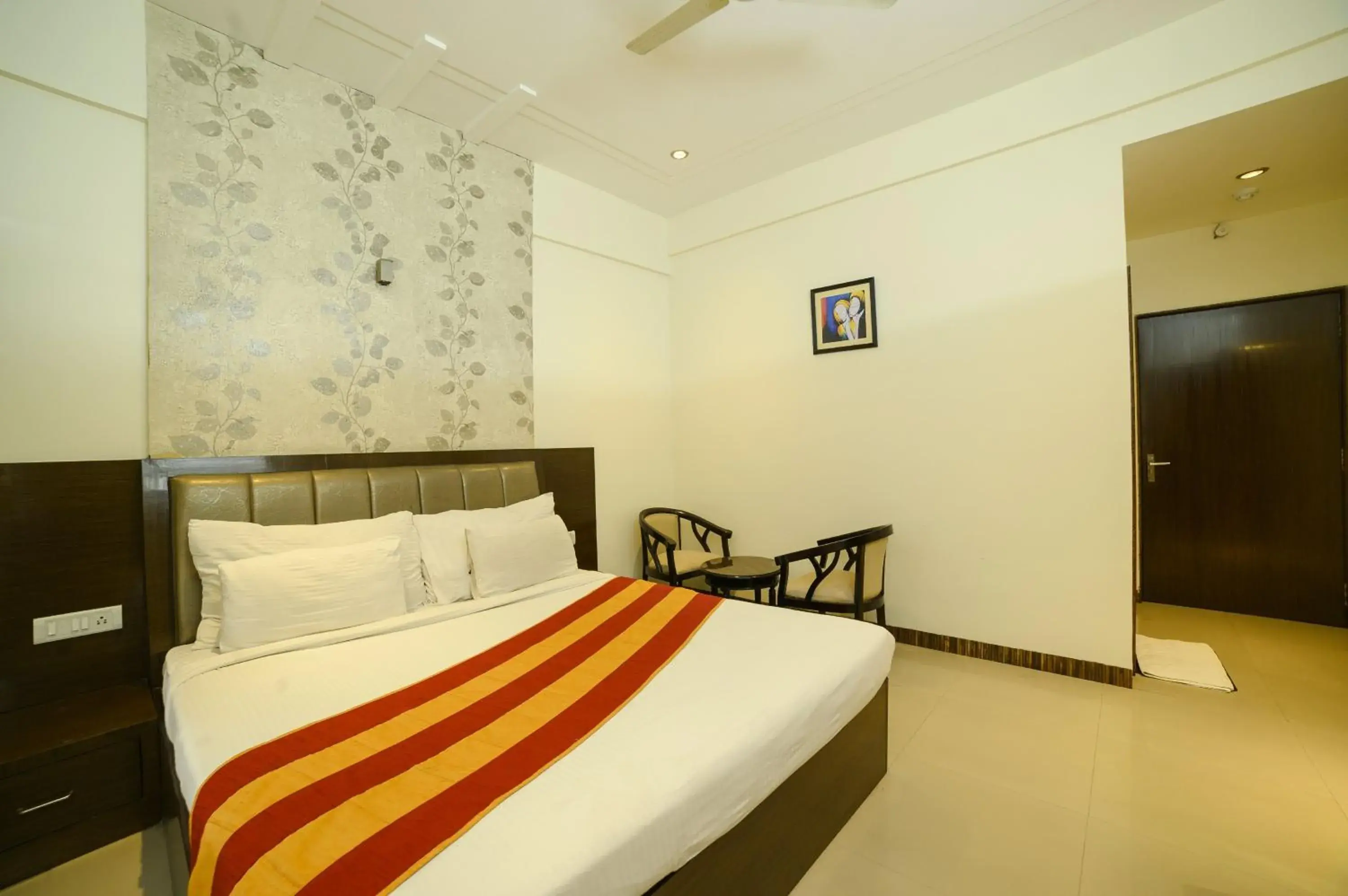 Bed in Hotel Karan Vilas