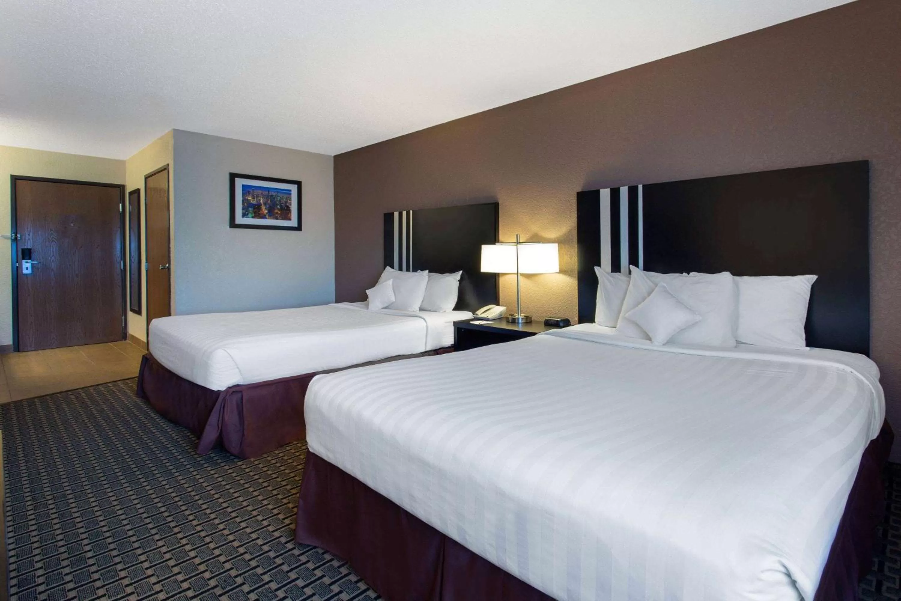 Photo of the whole room, Bed in Ramada by Wyndham Glendale Heights/Lombard