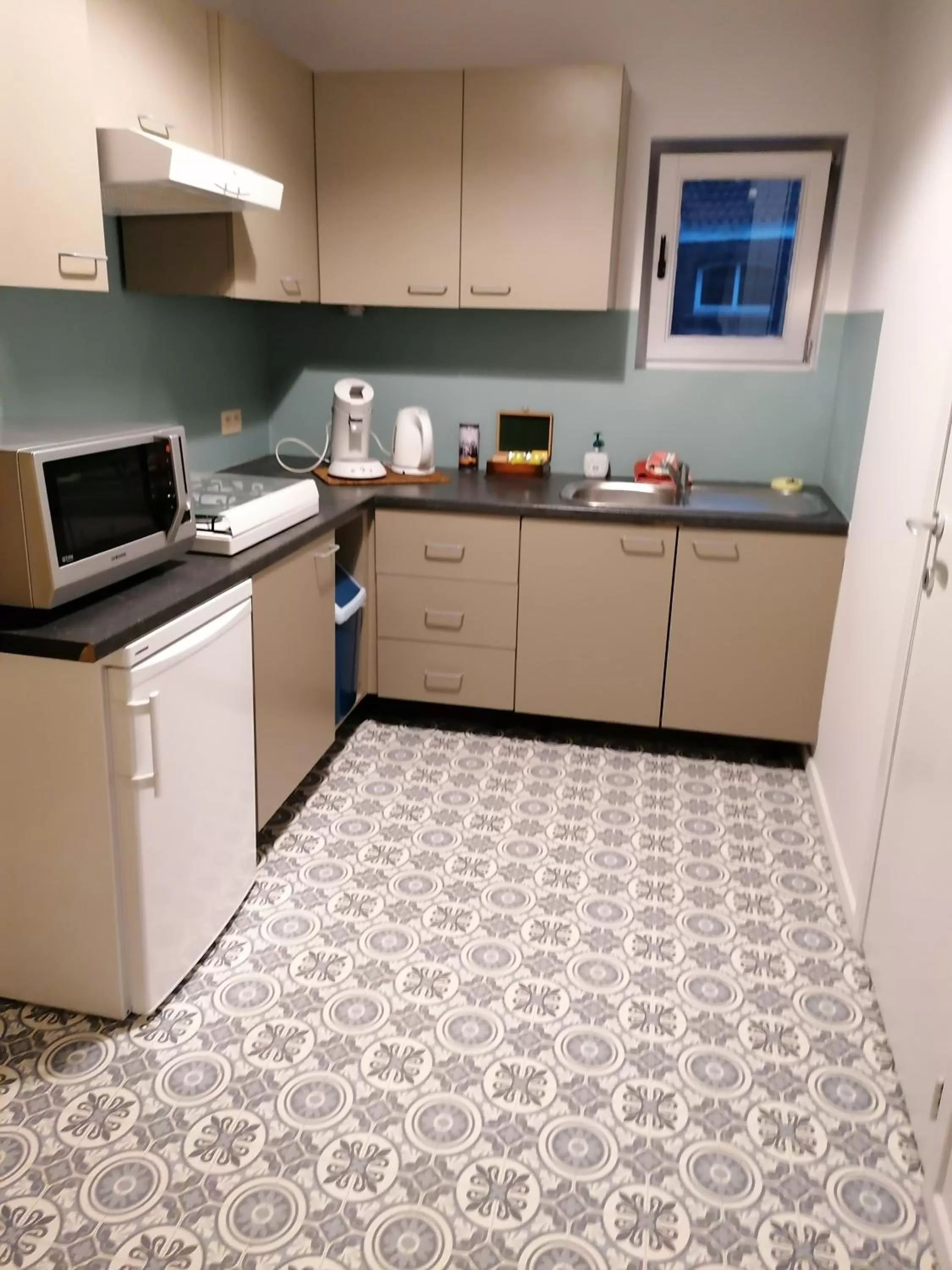 Kitchen or kitchenette in Because the Night city lodge