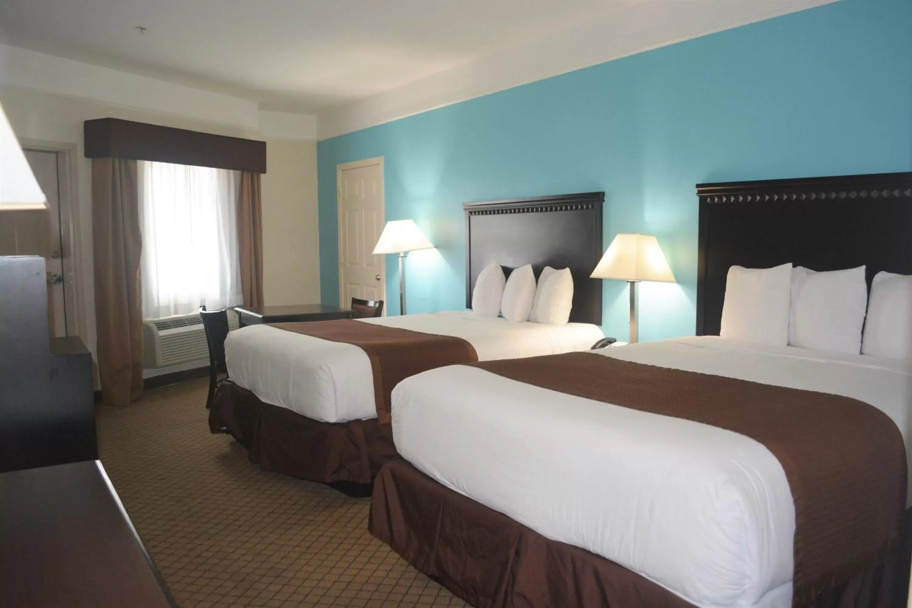 Photo of the whole room, Bed in Baymont by Wyndham Galveston