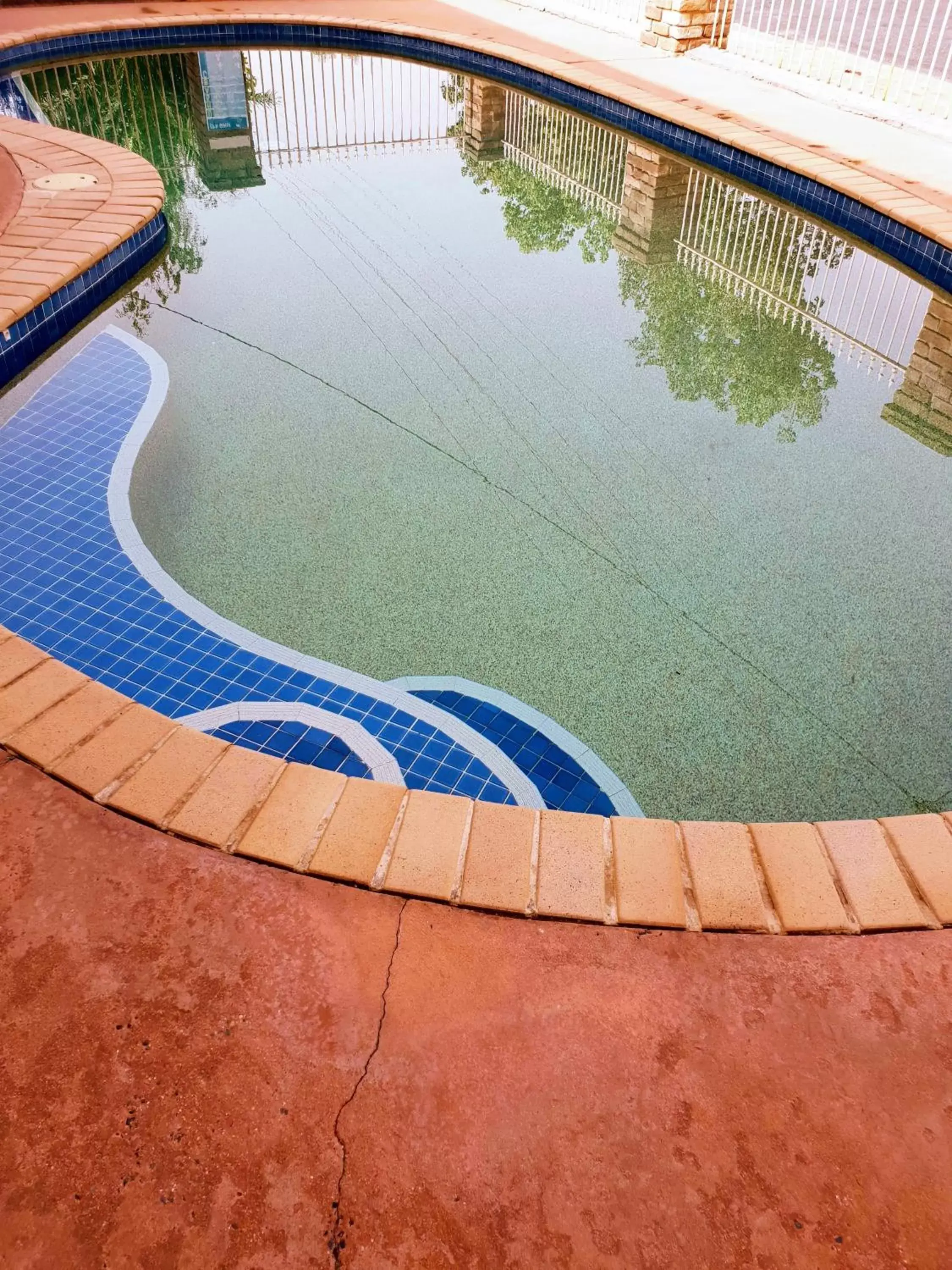 Swimming Pool in Australian Heritage Motor Inn