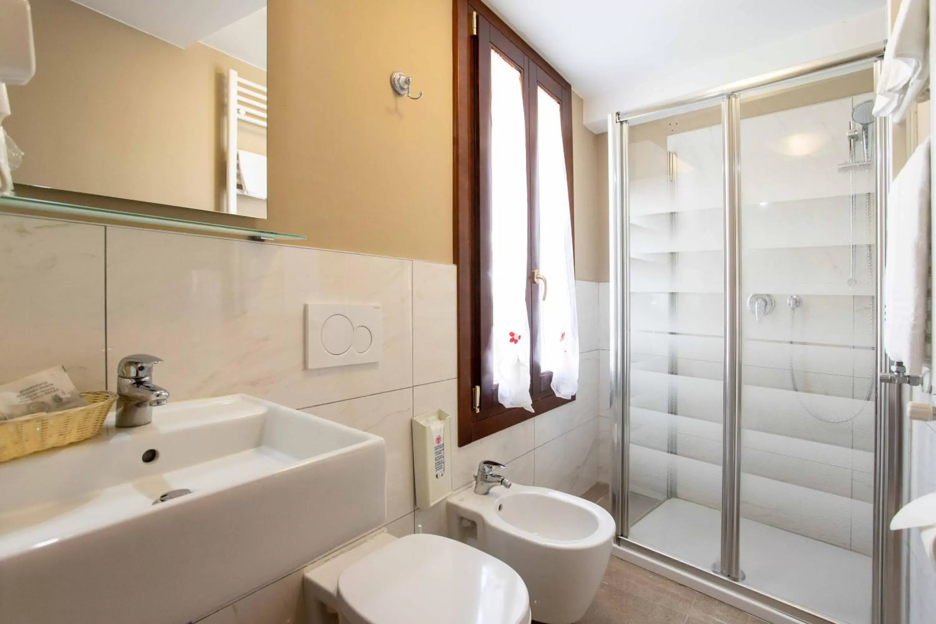 Bathroom in Hotel Tintoretto