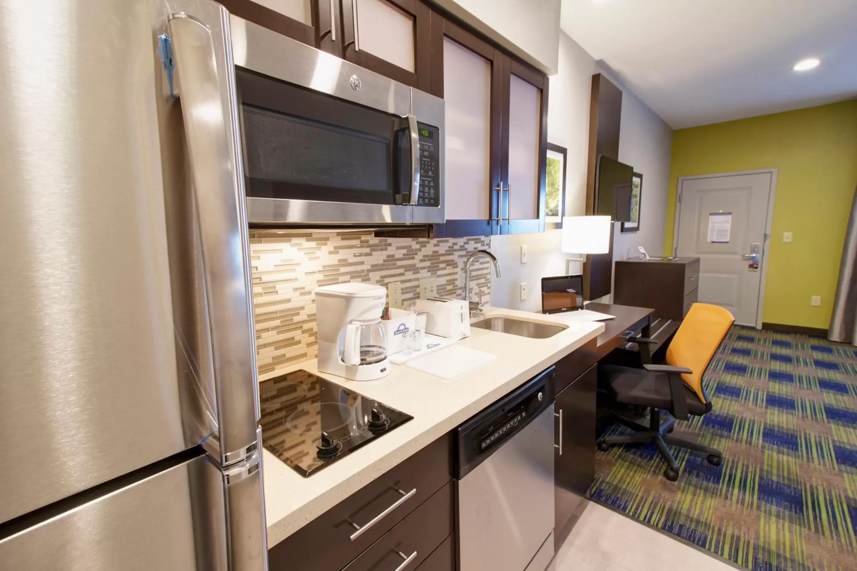 King Room with Bath Tub - Mobility/Hearing Accessible - Non-Smoking in Days Inn & Suites by Wyndham Port Arthur King Room with Bath Tub - Mobility/Hearing Accessible - Non-Smoking in Days Inn & Suites by Wyndham Port Arthur