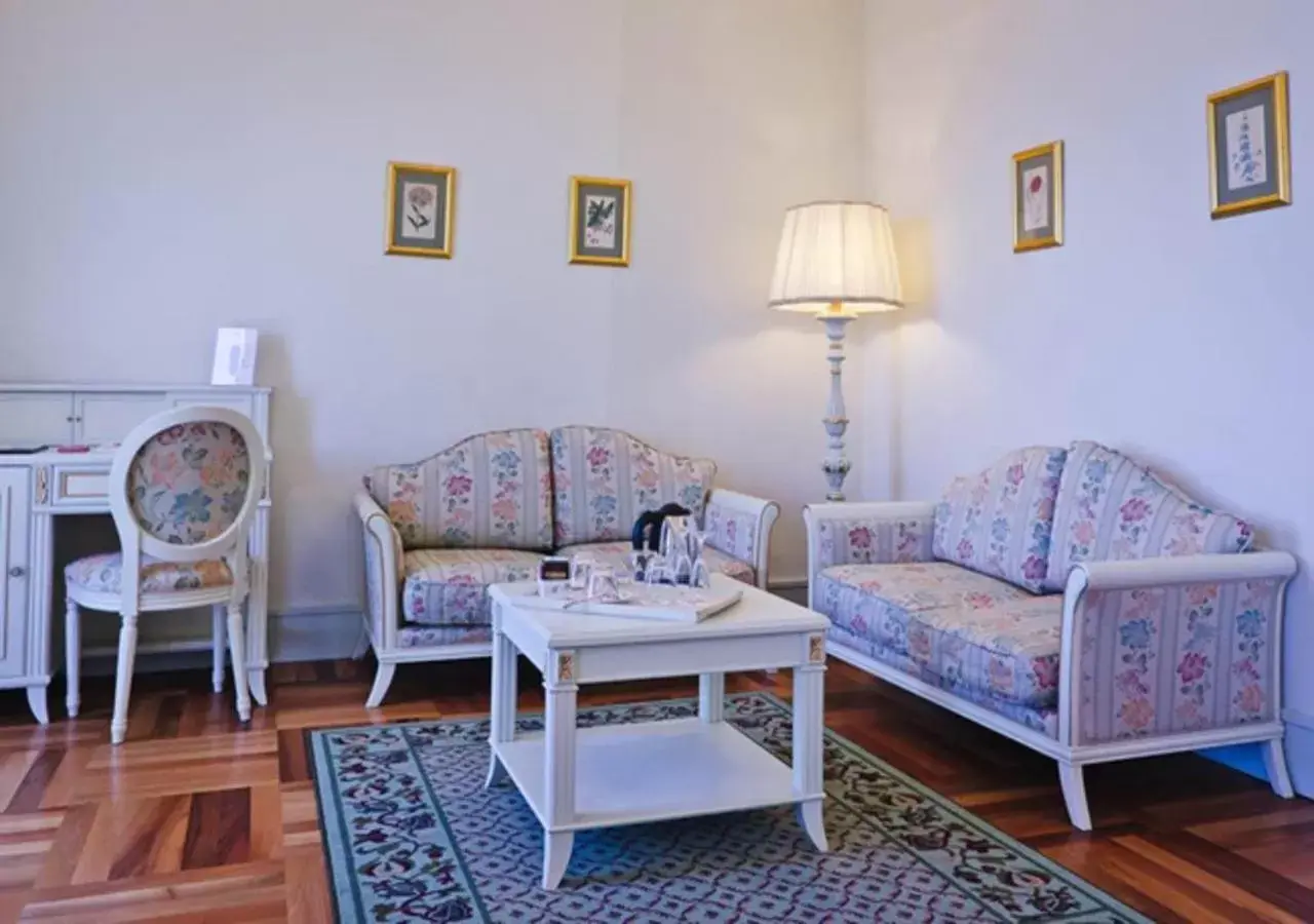 Seating Area in Hotel De Paris Sanremo