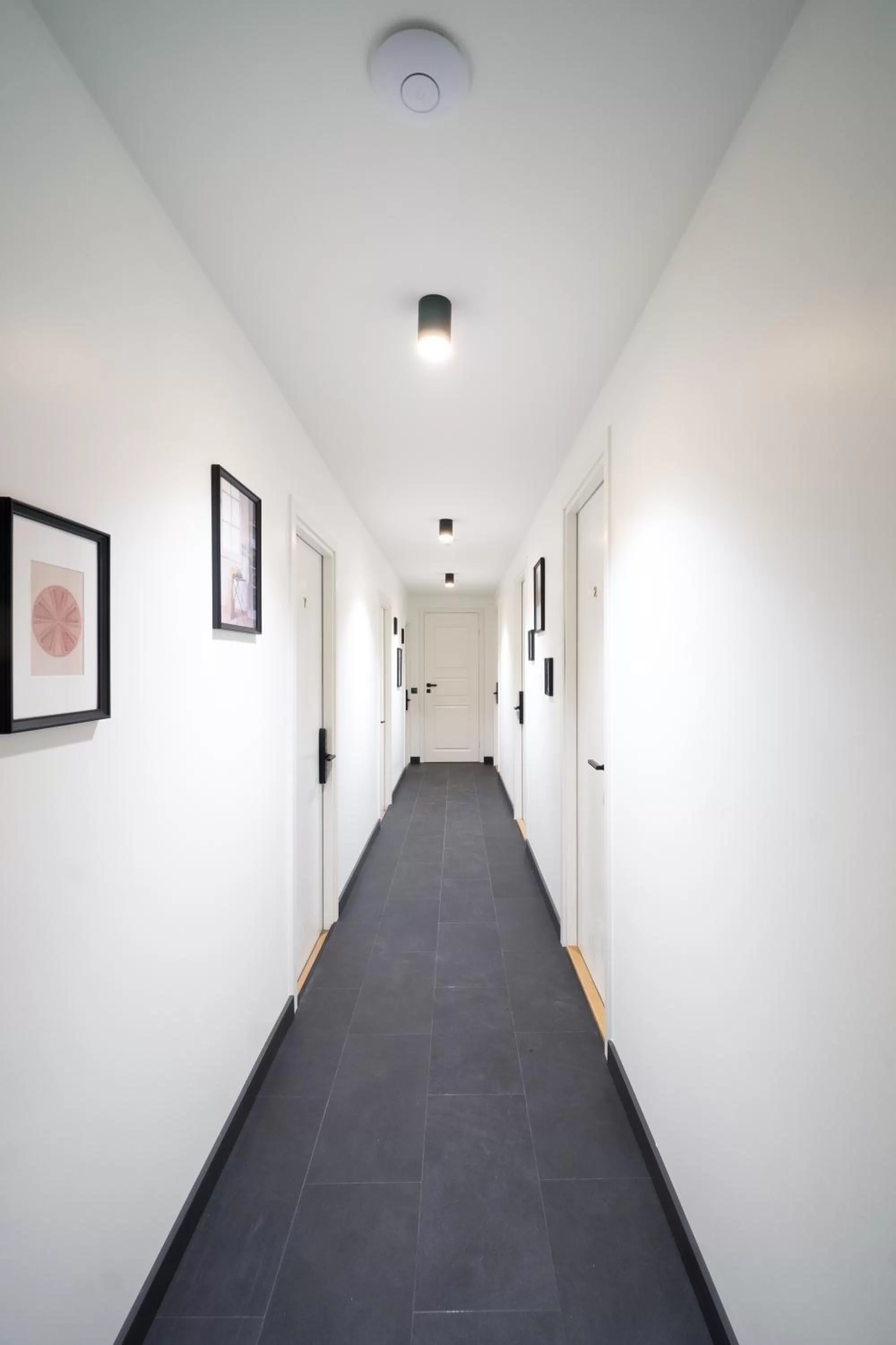 Facade/entrance in Oasis Airport Studios by RevalHome