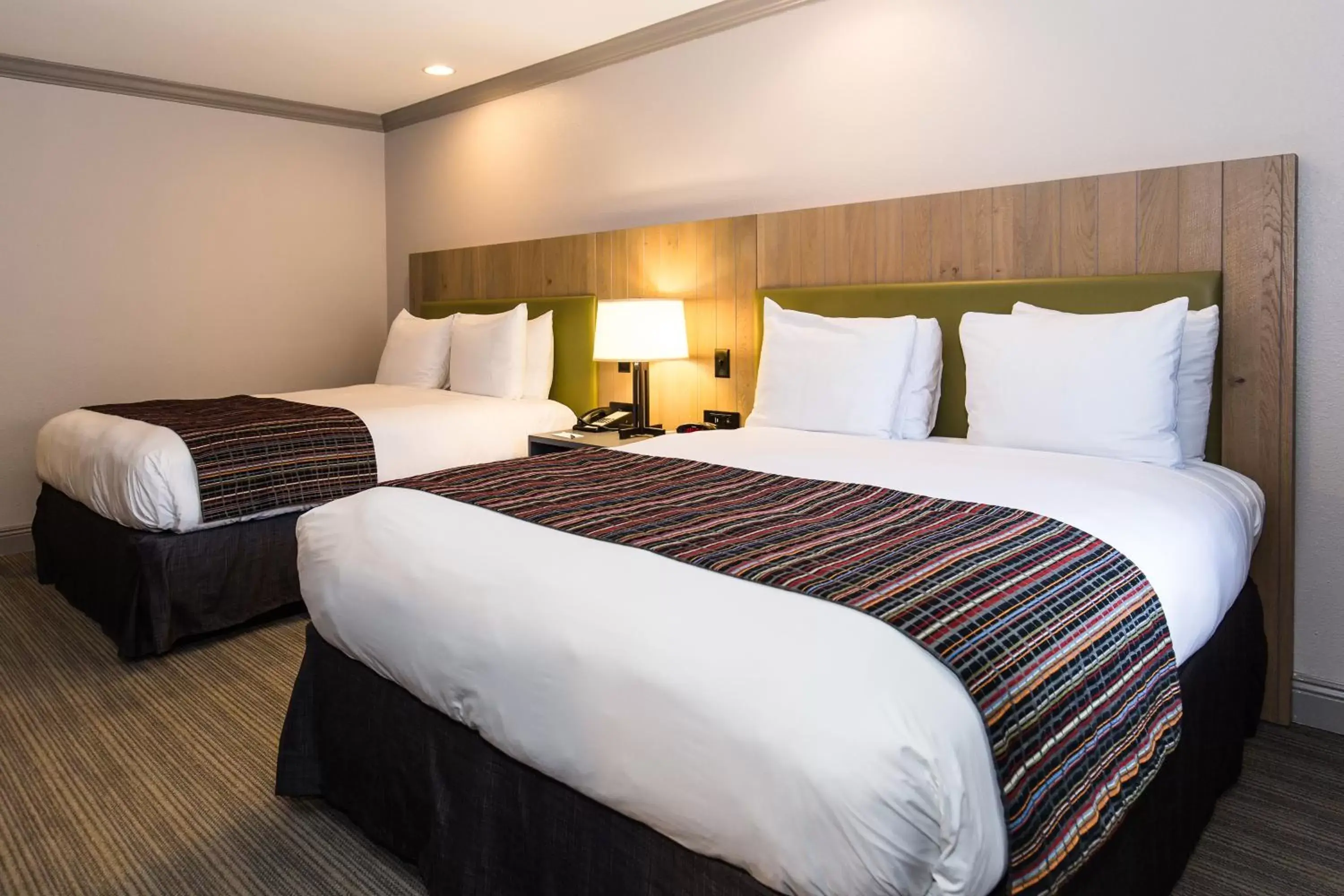 Bed in Country Inn & Suites by Radisson, Metairie (New Orleans), LA