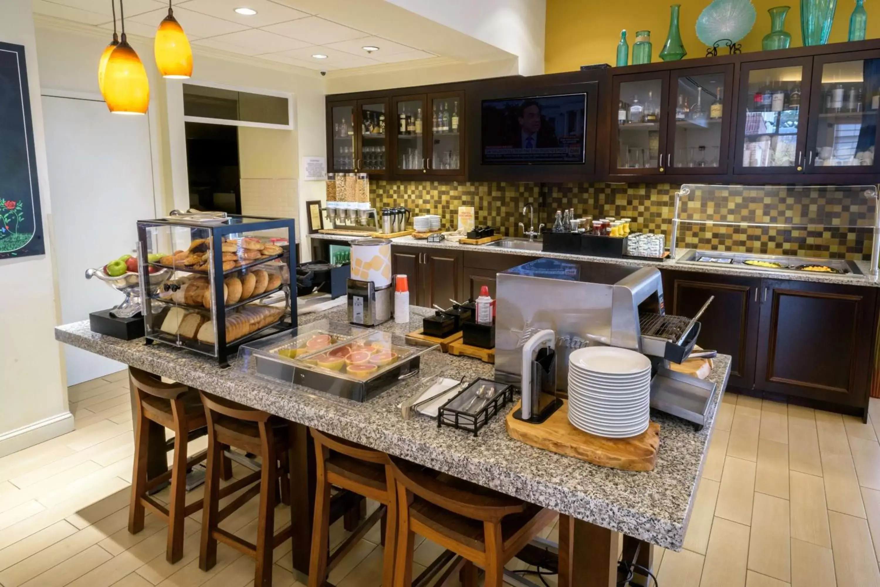 Dining area, Restaurant/Places to Eat in Hilton Garden Inn Kennett Square