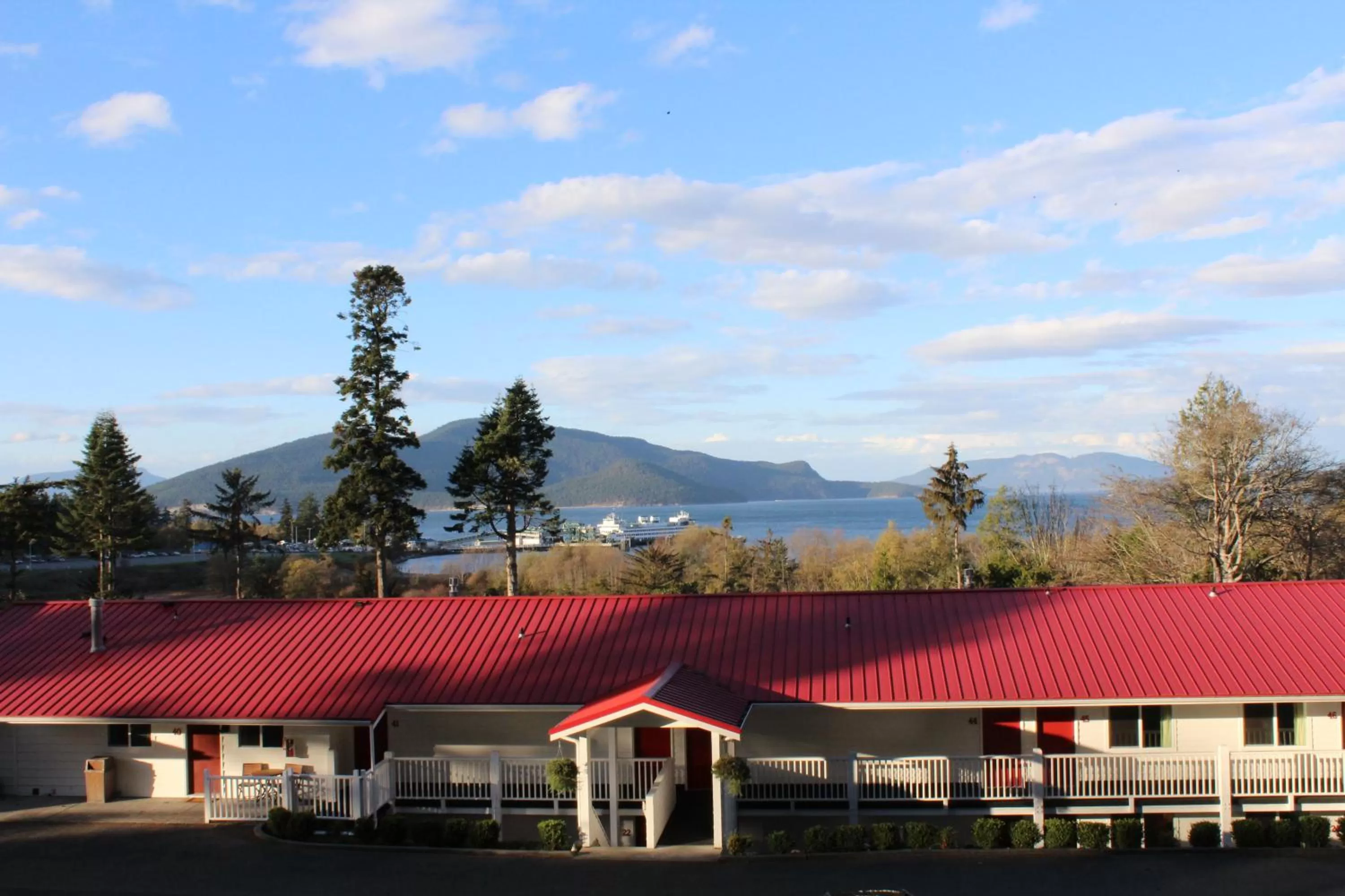 Property building in Anacortes Ship Harbor Inn