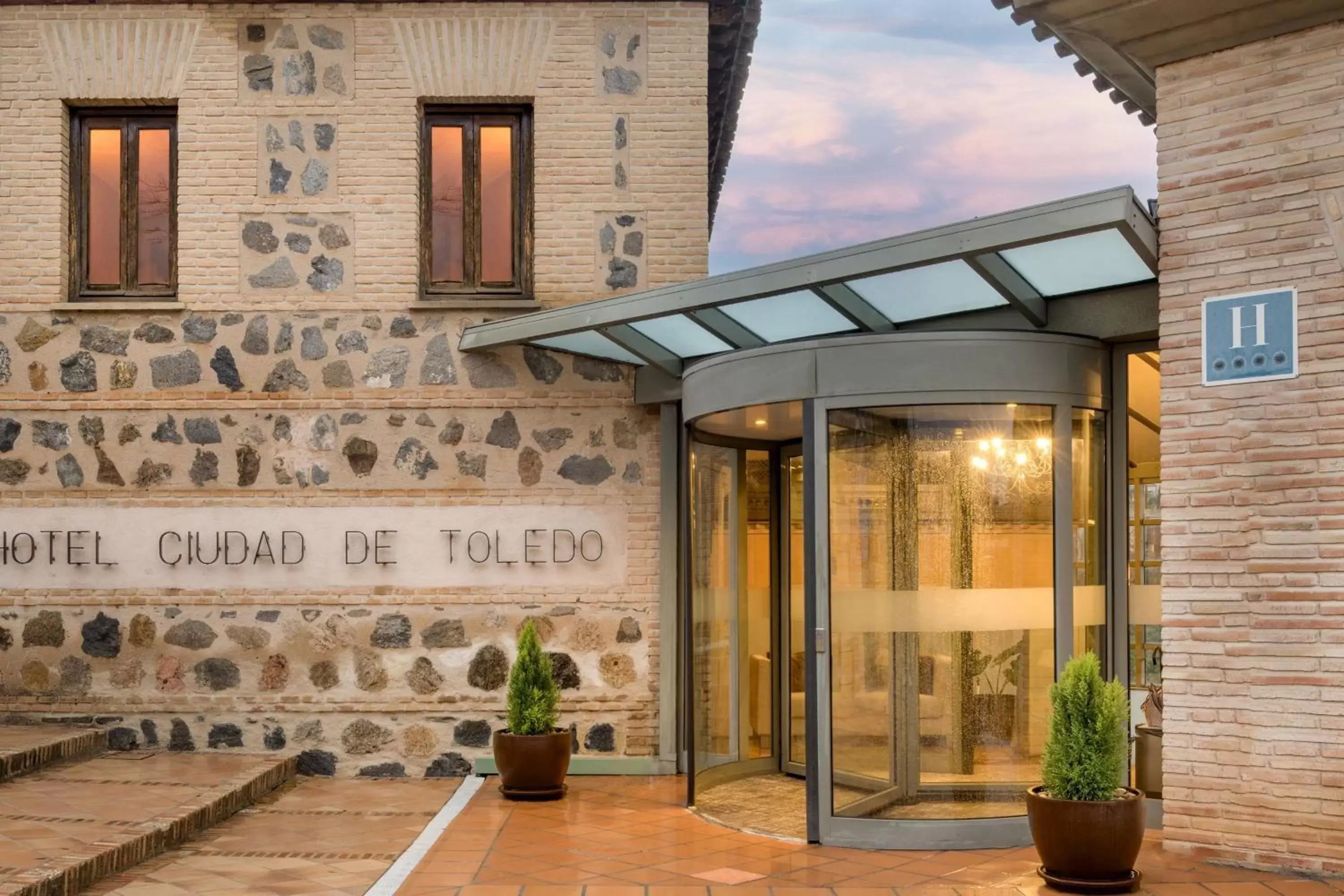 Property building in AC Hotel Ciudad de Toledo by Marriott