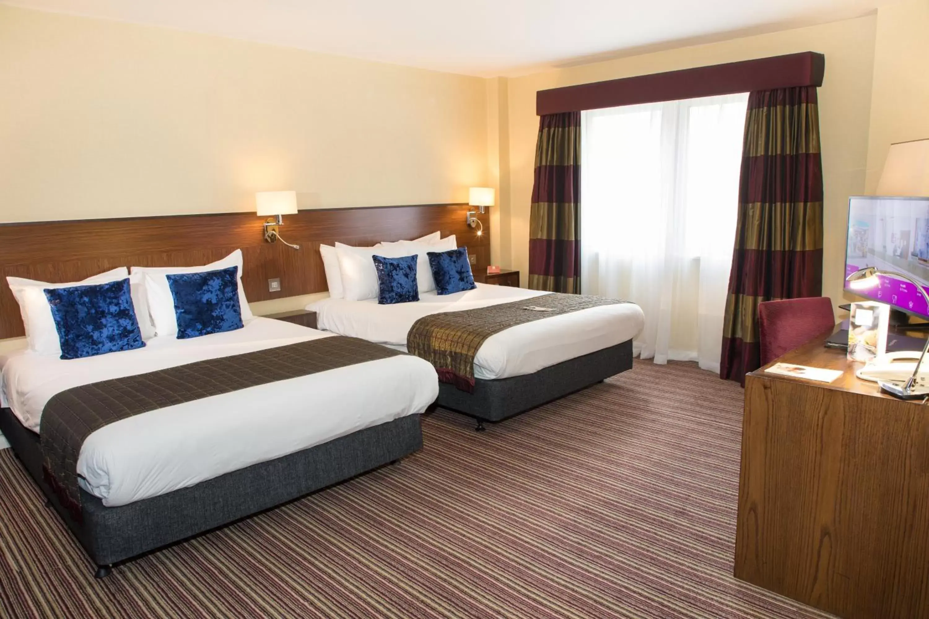 Bedroom, Bed in Crowne Plaza London - Gatwick Airport, an IHG Hotel