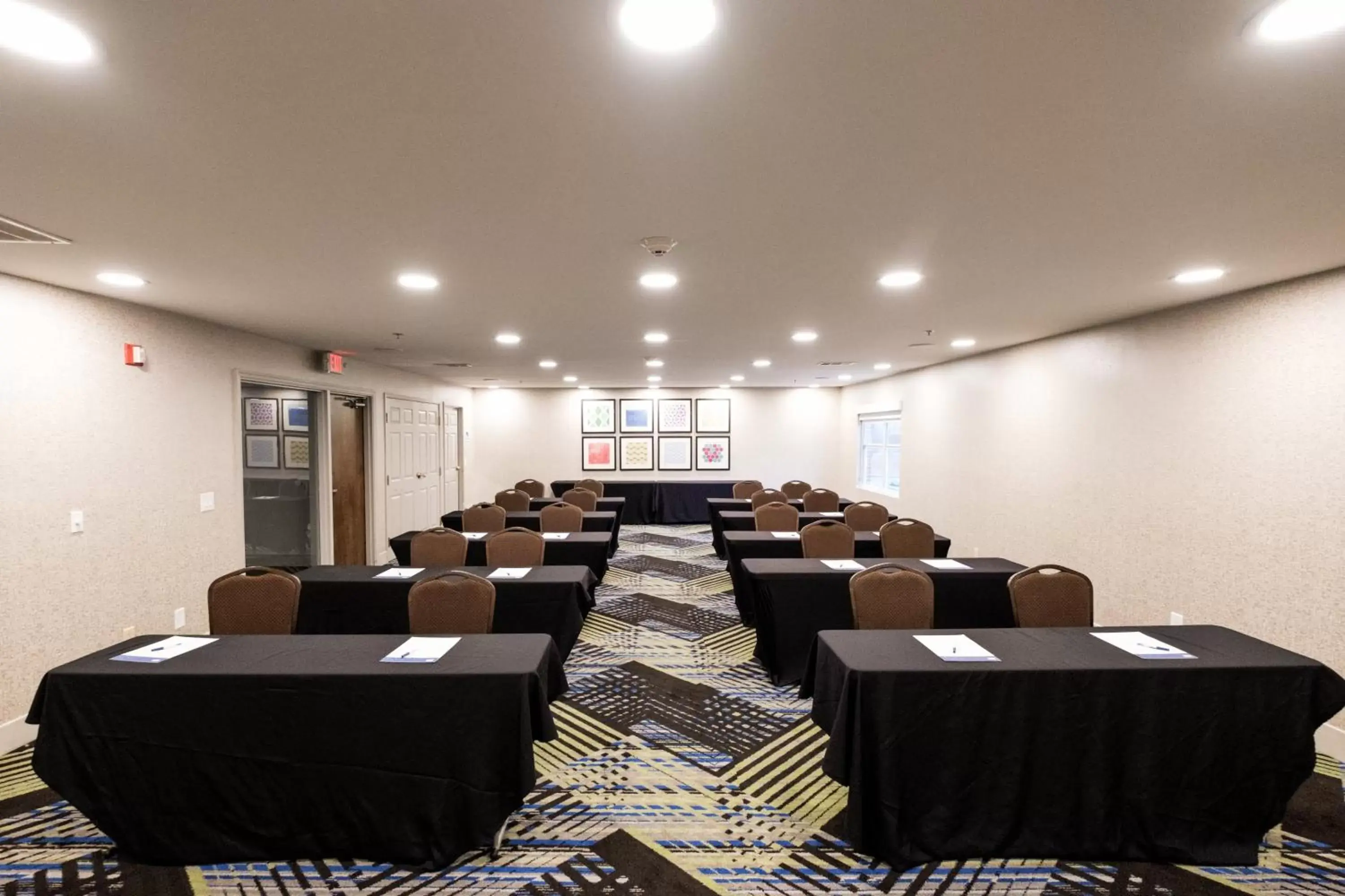 Meeting/conference room in Holiday Inn Express Alpharetta - Roswell, an IHG Hotel