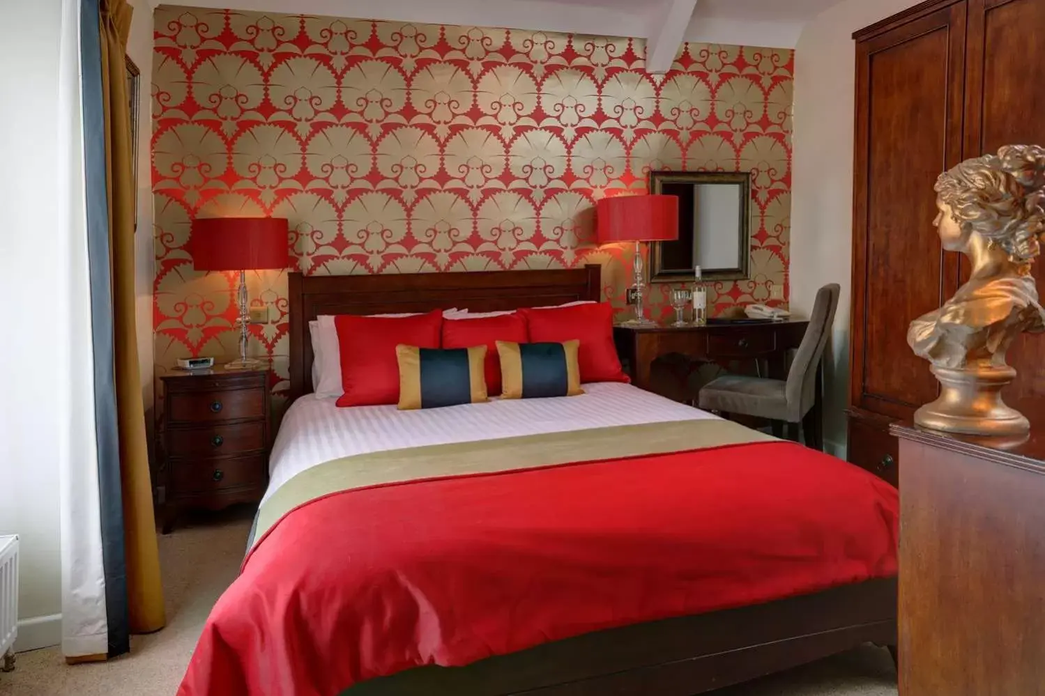 Photo of the whole room, Bed in The Swan Hotel, Wells, Somerset