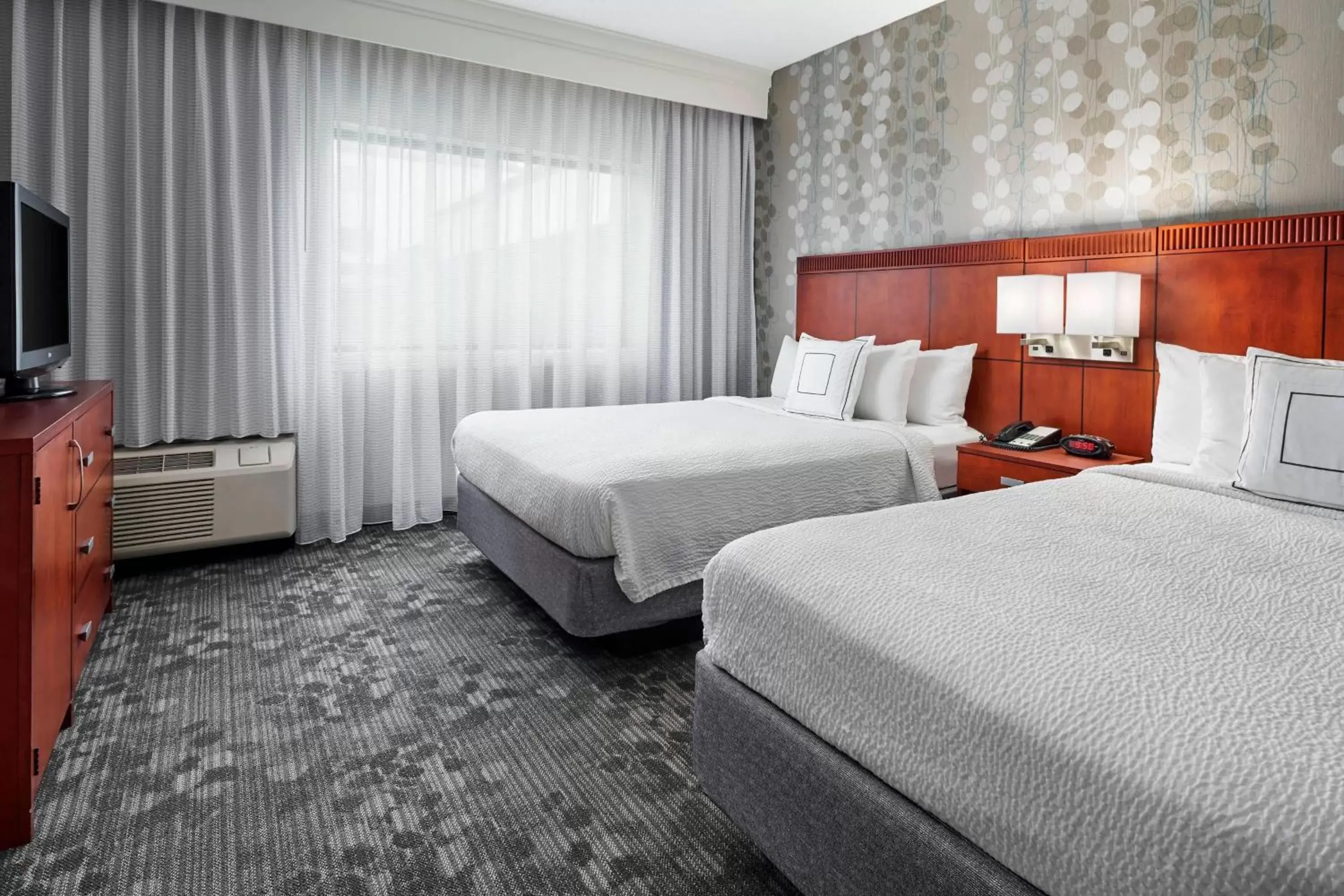 Photo of the whole room, Bed in Courtyard By Marriott Baltimore BWI Airport