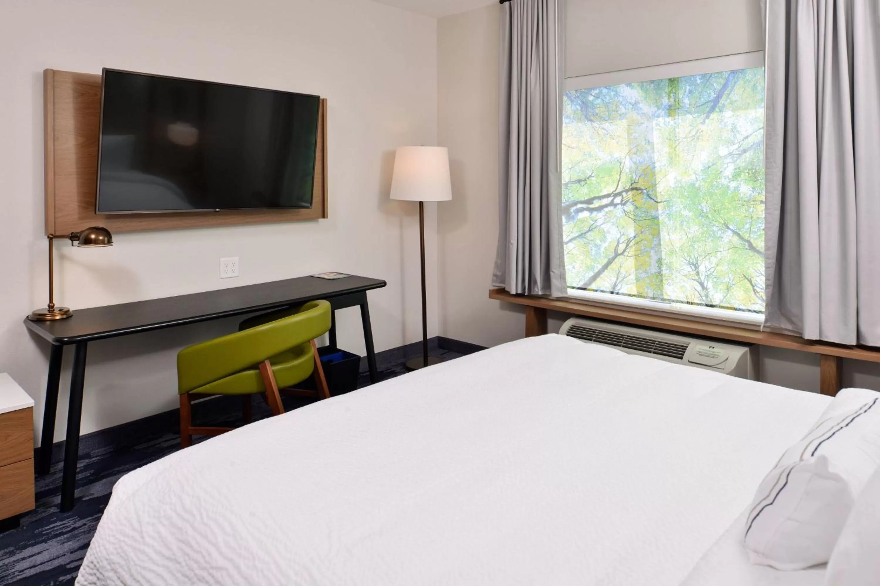 Photo of the whole room, Bed in Fairfield Inn and Suites by Marriott Minneapolis Shakopee