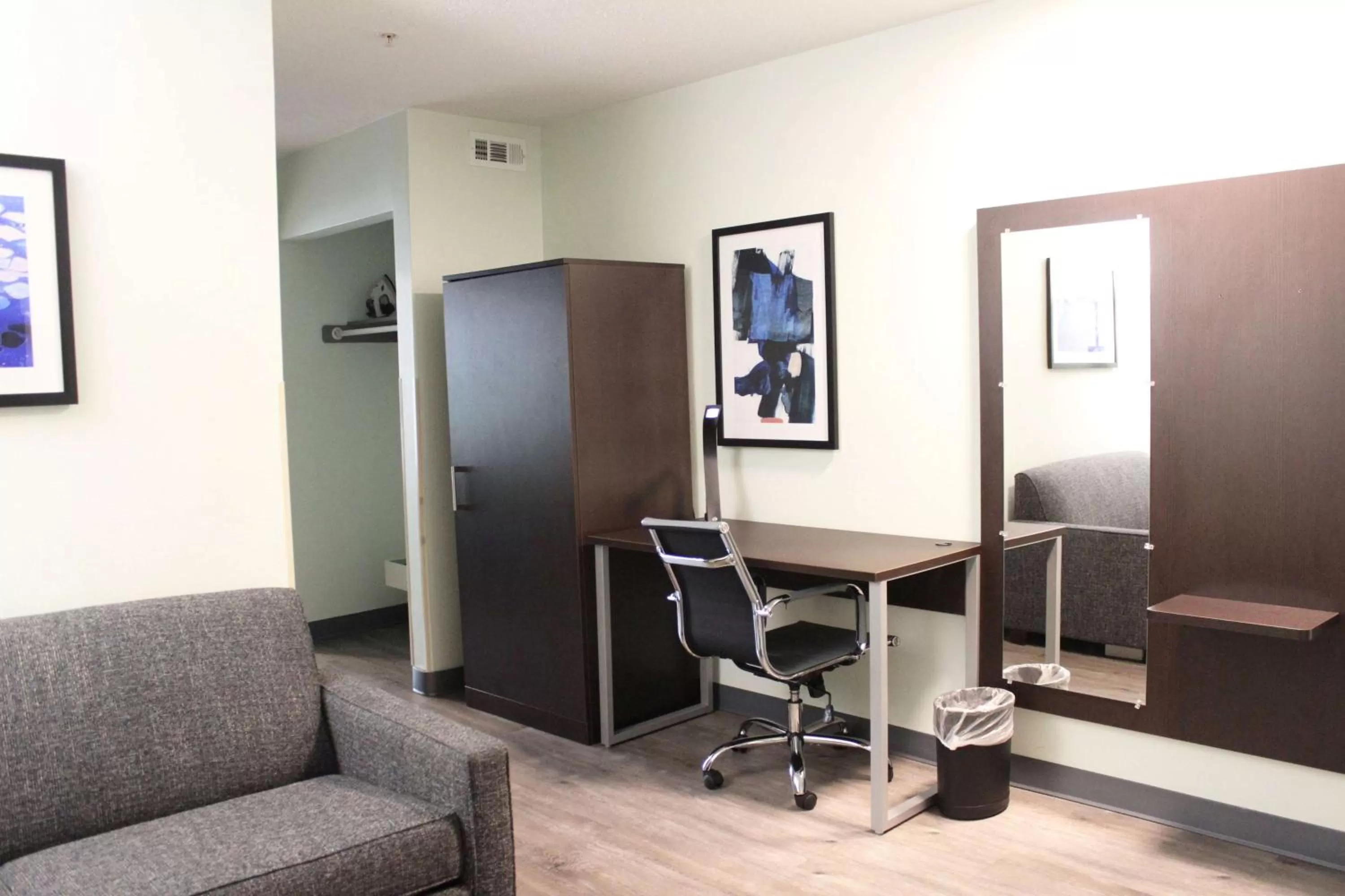 Photo of the whole room in Wingate by Wyndham Waldorf - Washington DC Area