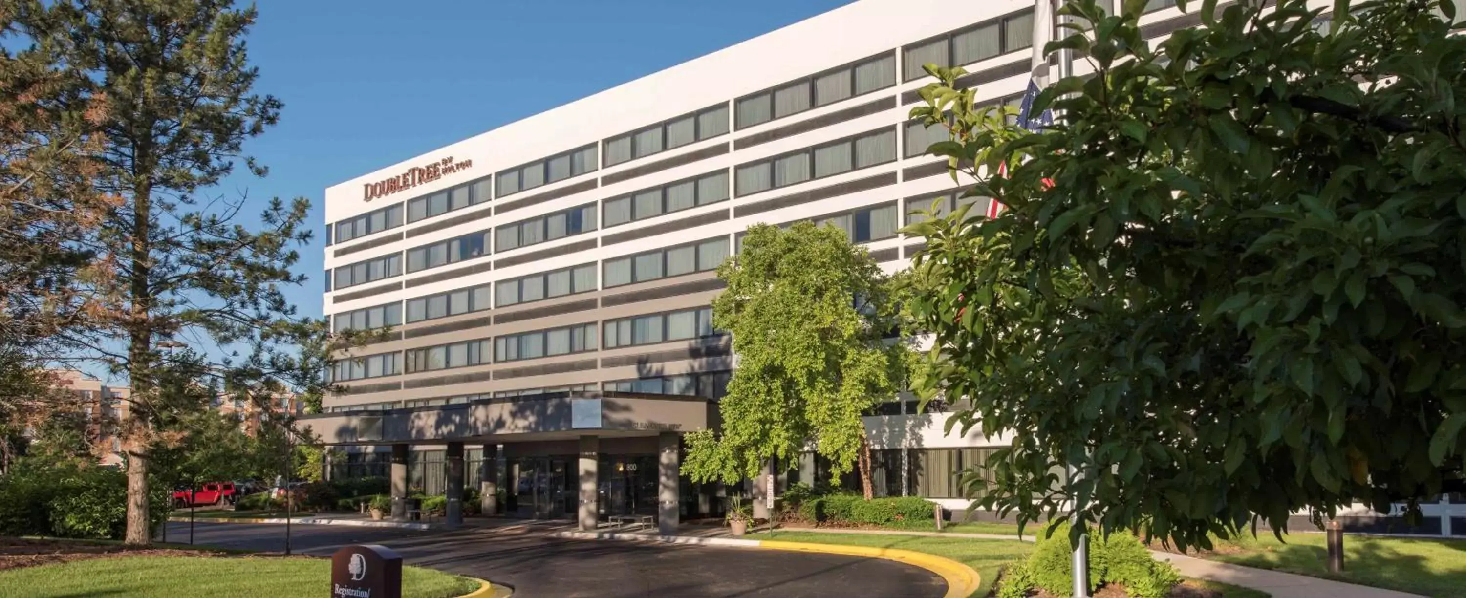 Property Building in DoubleTree by Hilton Hotel Chicago - Schaumburg