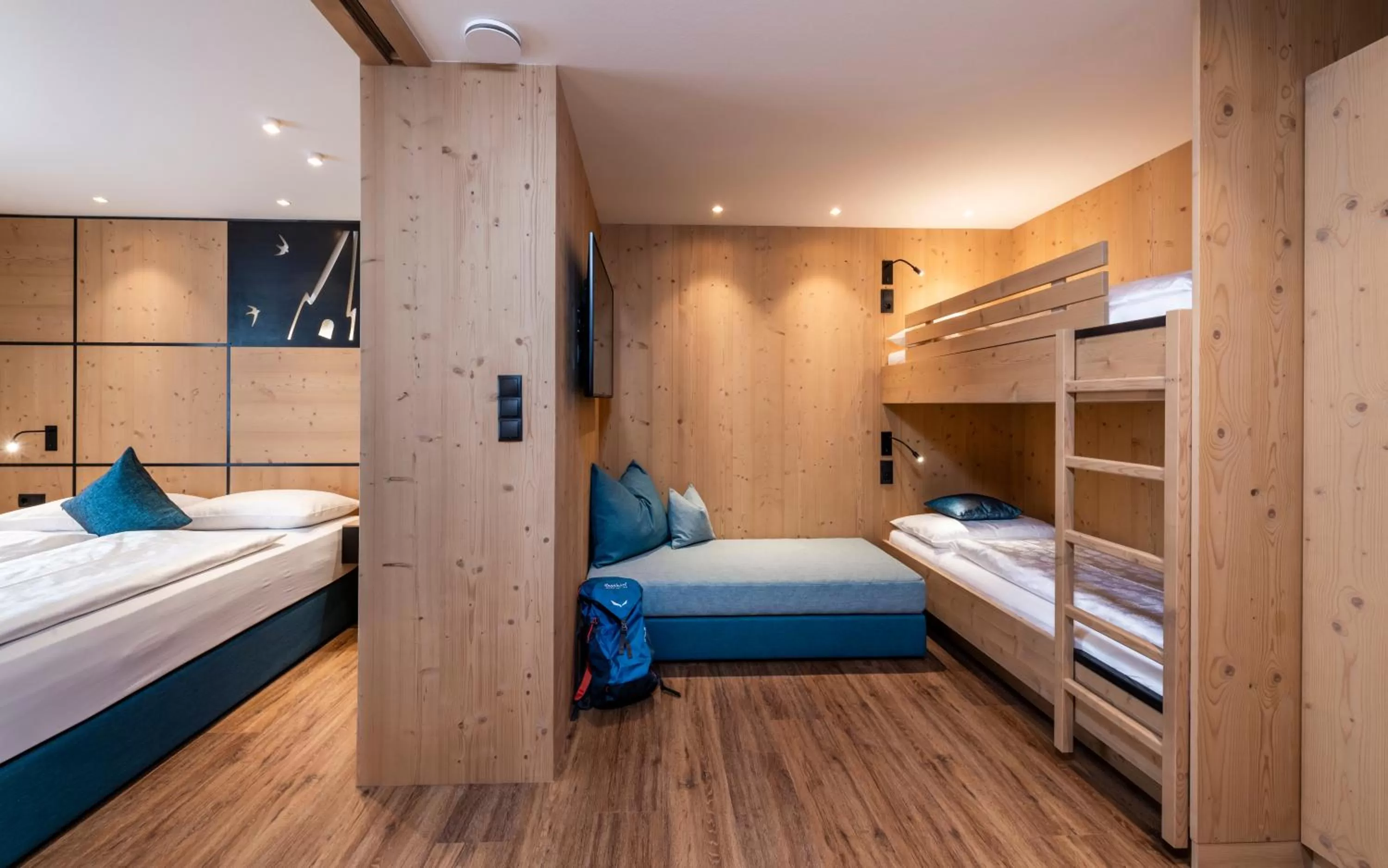 Photo of the whole room, Bunk Bed in Rösslwirt