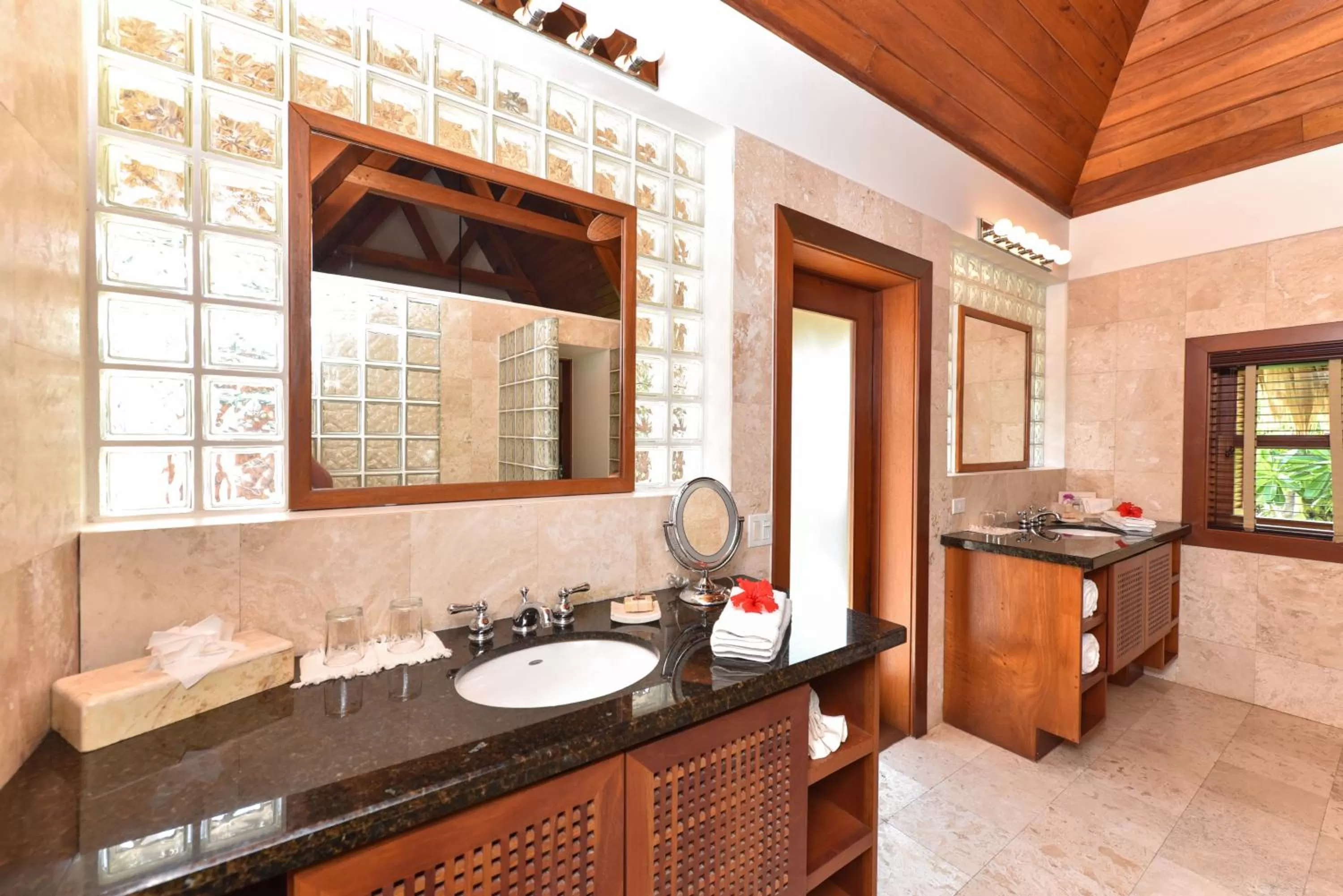 Bathroom in Victoria House Resort & Spa