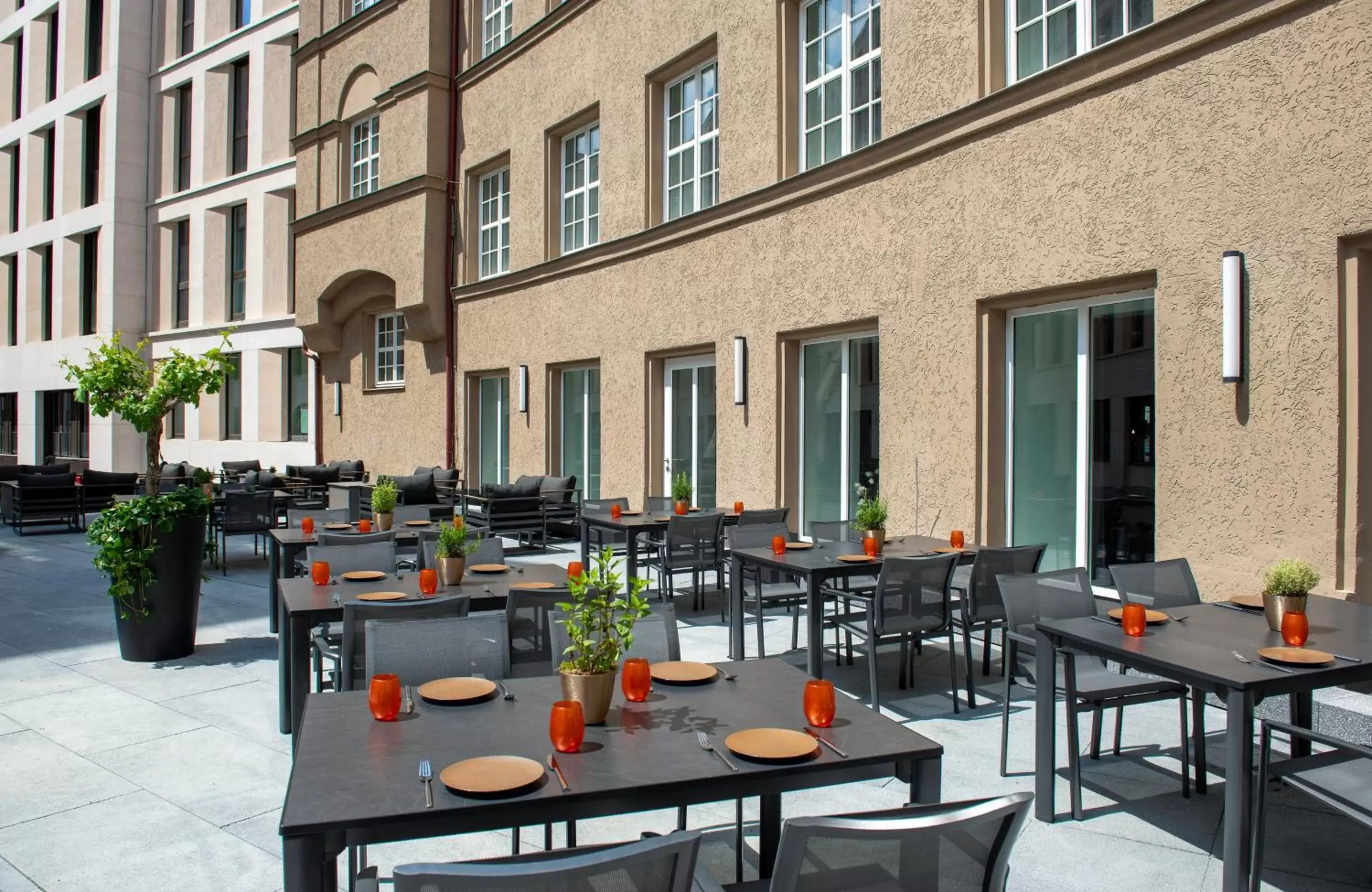 Balcony/Terrace, Restaurant/Places to Eat in Leonardo Royal Hotel Nürnberg