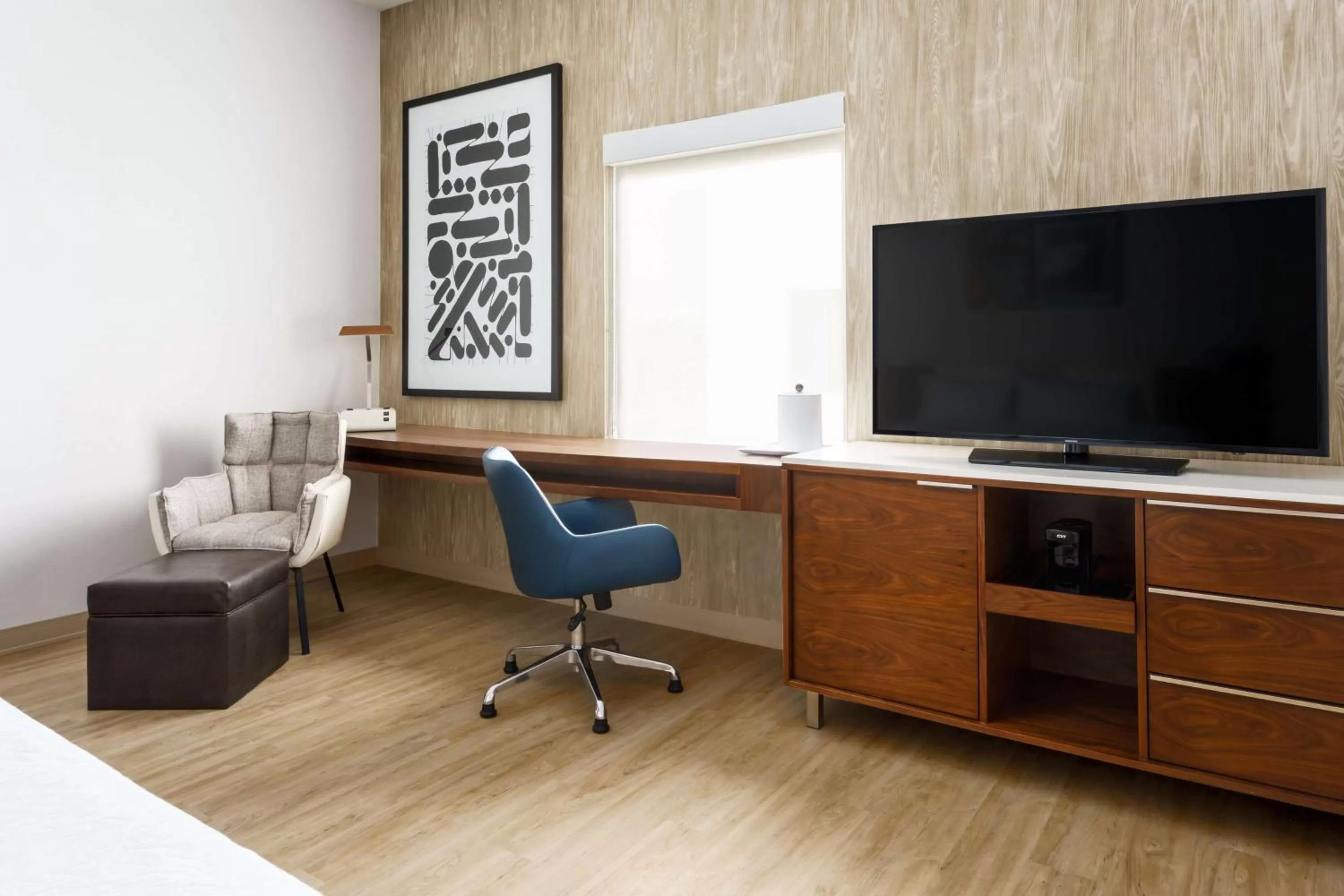 Bed in Hampton Inn & Suites Santa Monica