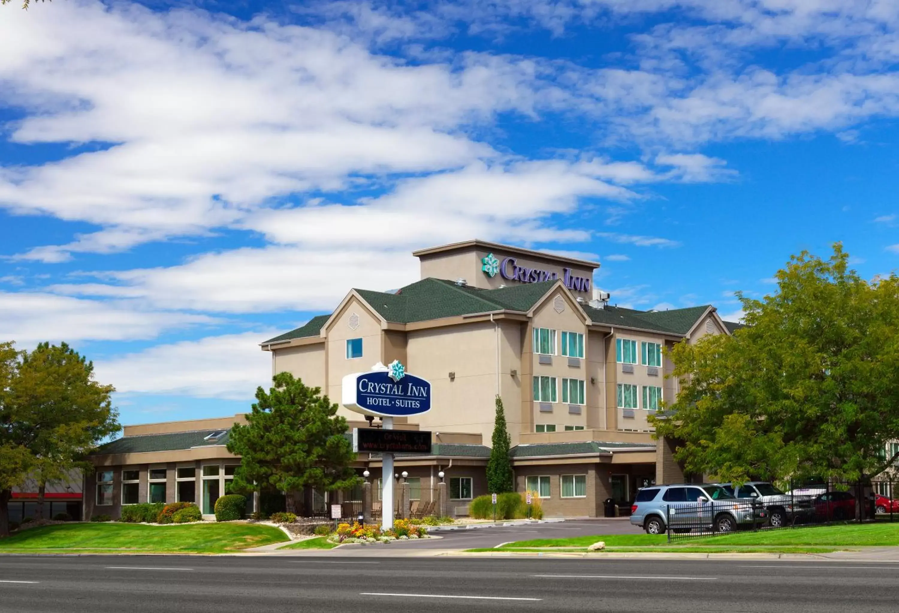 Facade/entrance, Property Building in Crystal Inn Hotel & Suites - Salt Lake City
