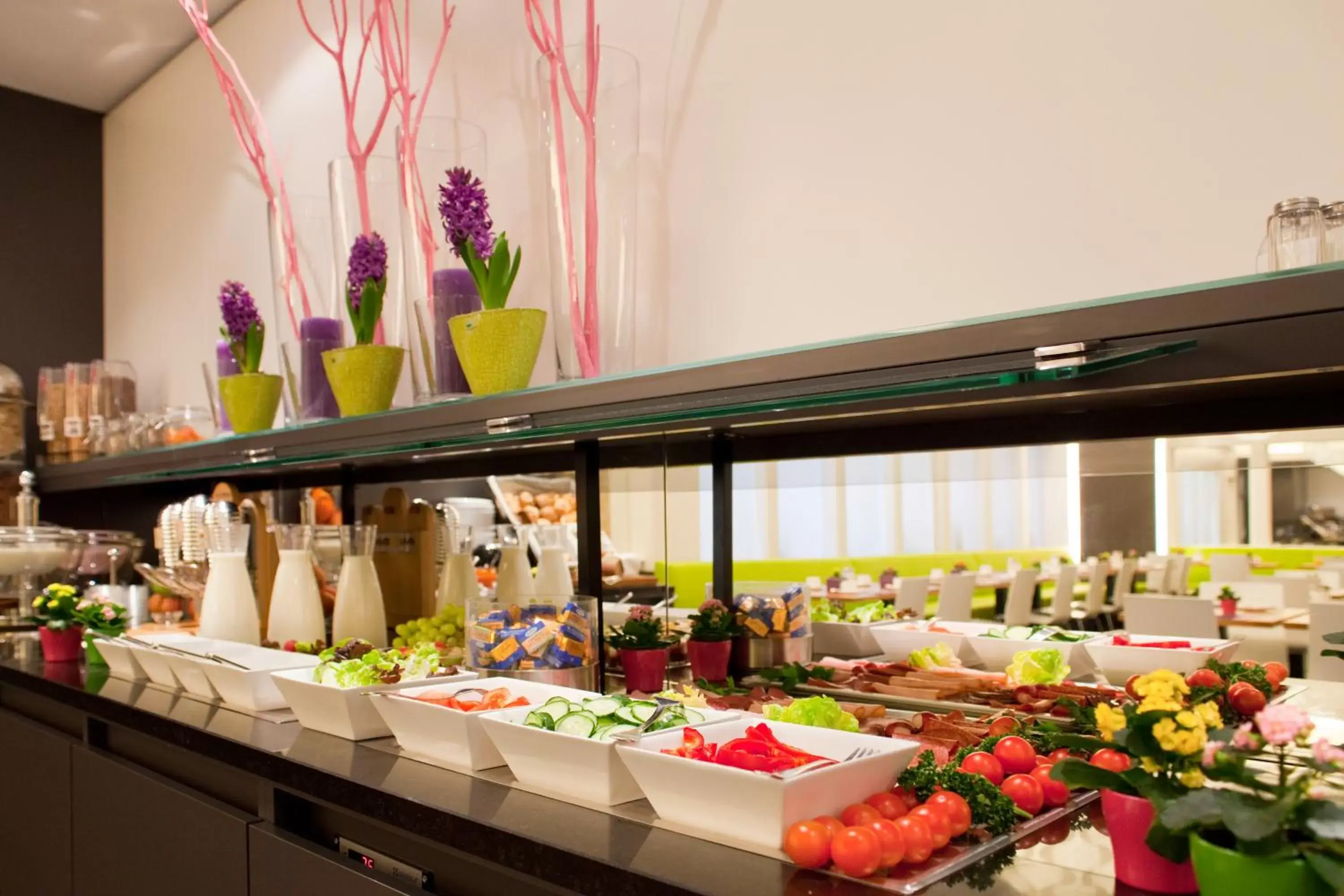Food, Restaurant/Places to Eat in Ibis Styles Frankfurt City