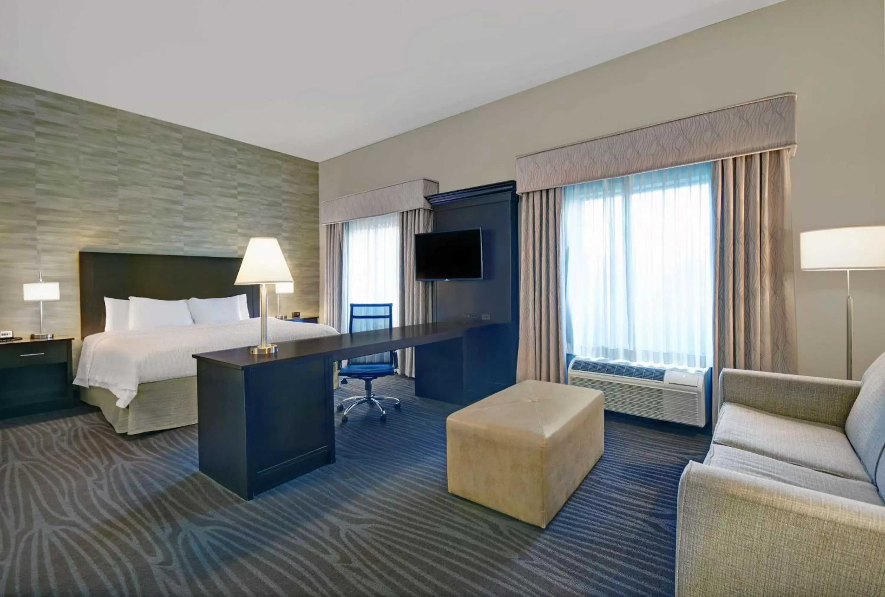 Living room, Seating Area in Hampton Inn and Suites Robbinsville