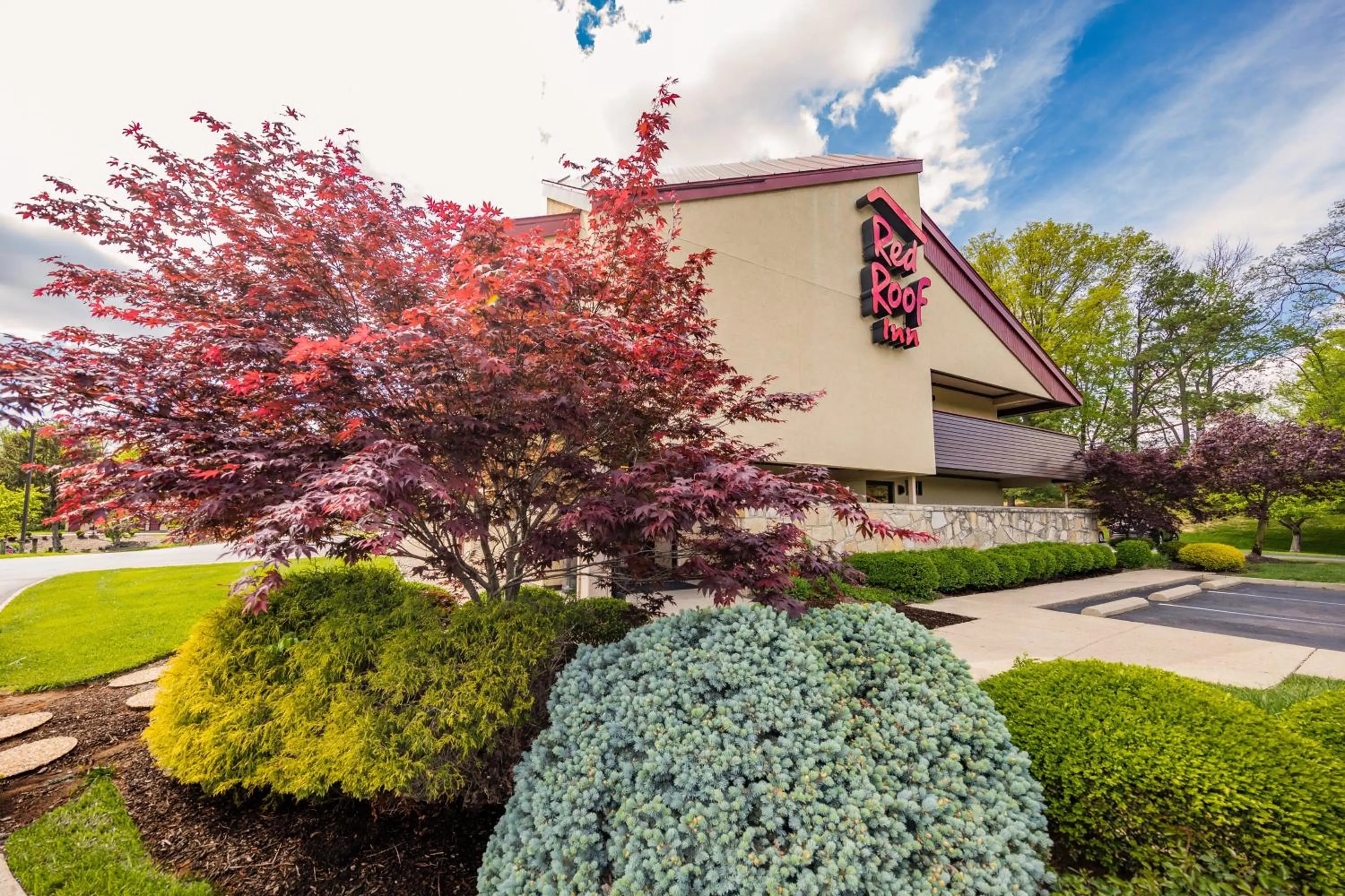 Property building in Red Roof Inn Cincinnati Northeast - Blue Ash