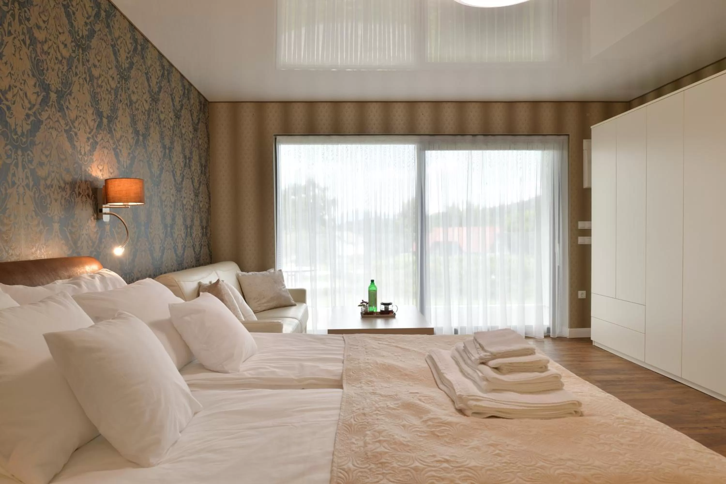 Photo of the whole room, Bed in TI Hotel