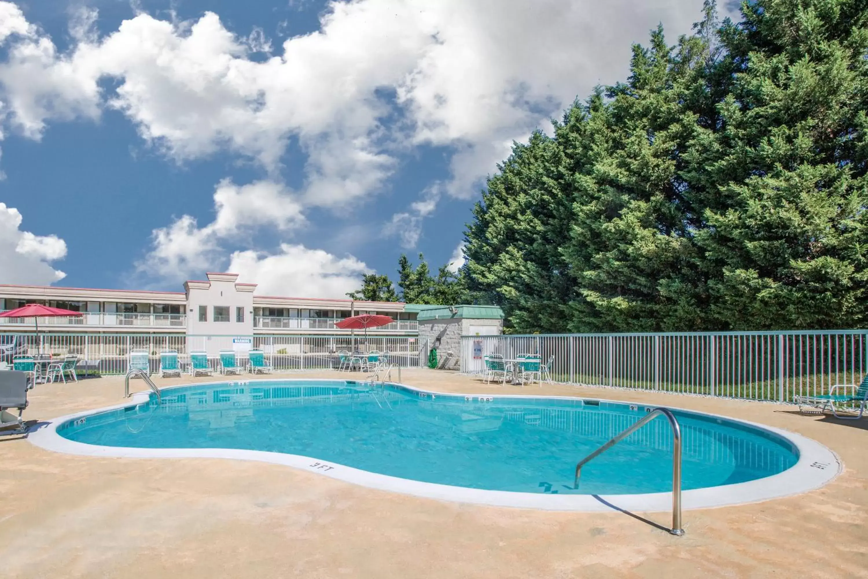 Swimming Pool in Ramada by Wyndham Edgewood Hotel & Conference Center