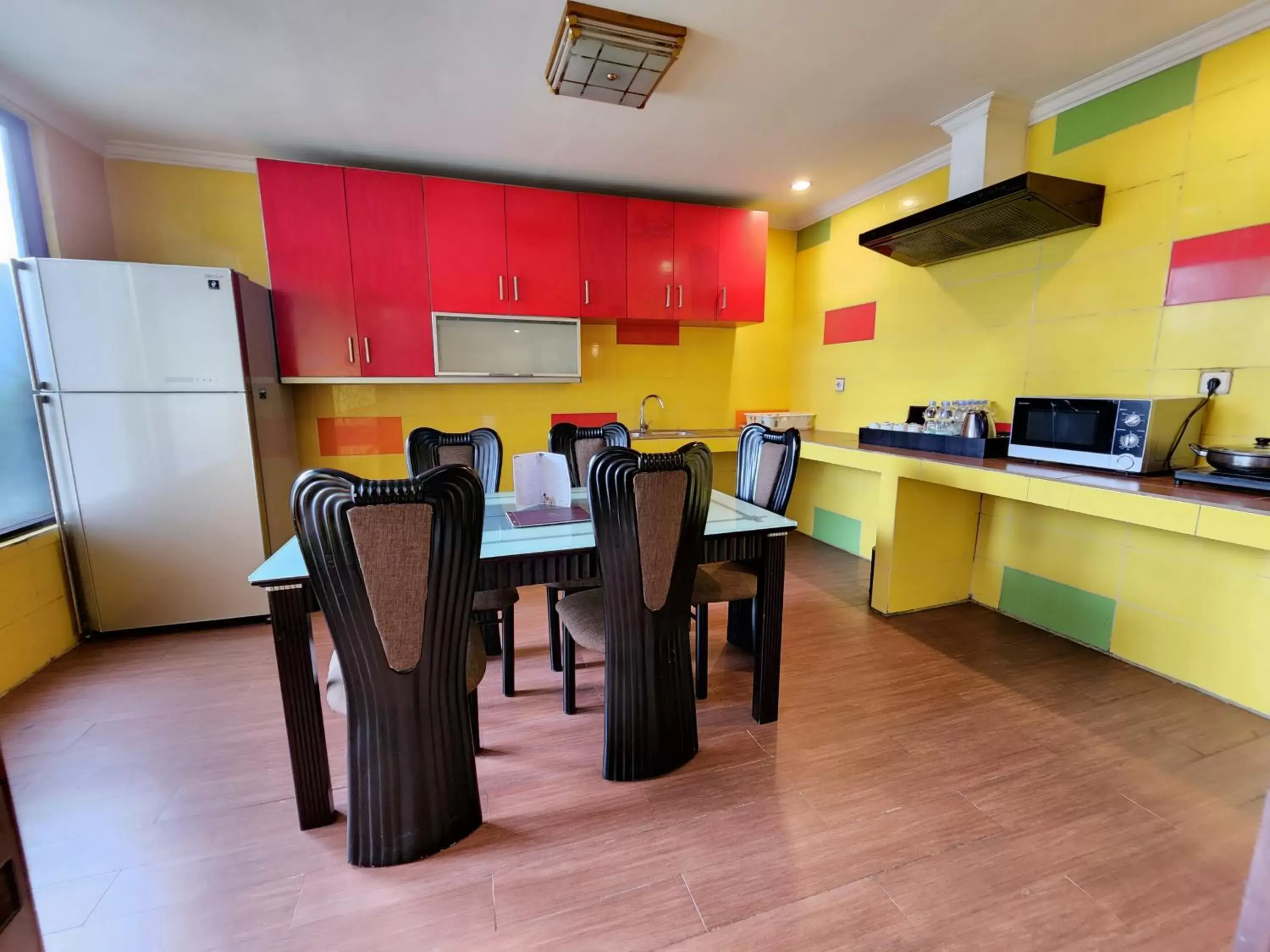 Dining area, Kitchen/Kitchenette in Grand Sunshine Resort & Convention