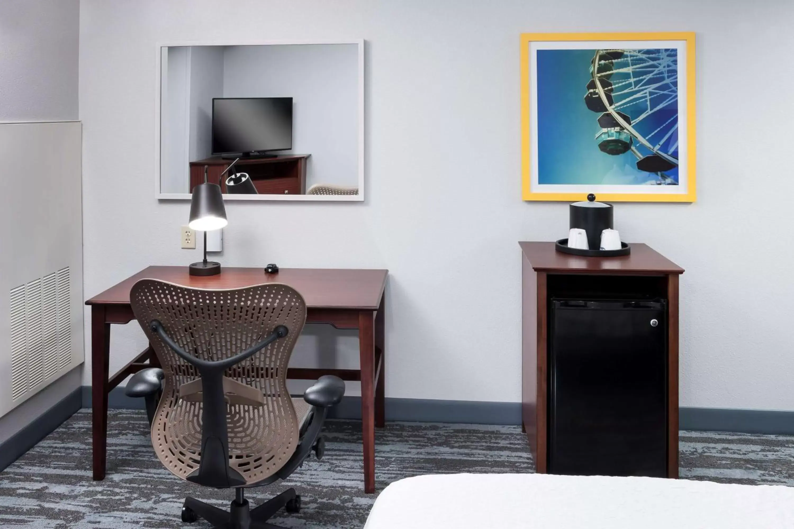 Bedroom, TV/Entertainment Center in Hampton Inn & Suites Oklahoma City-Bricktown