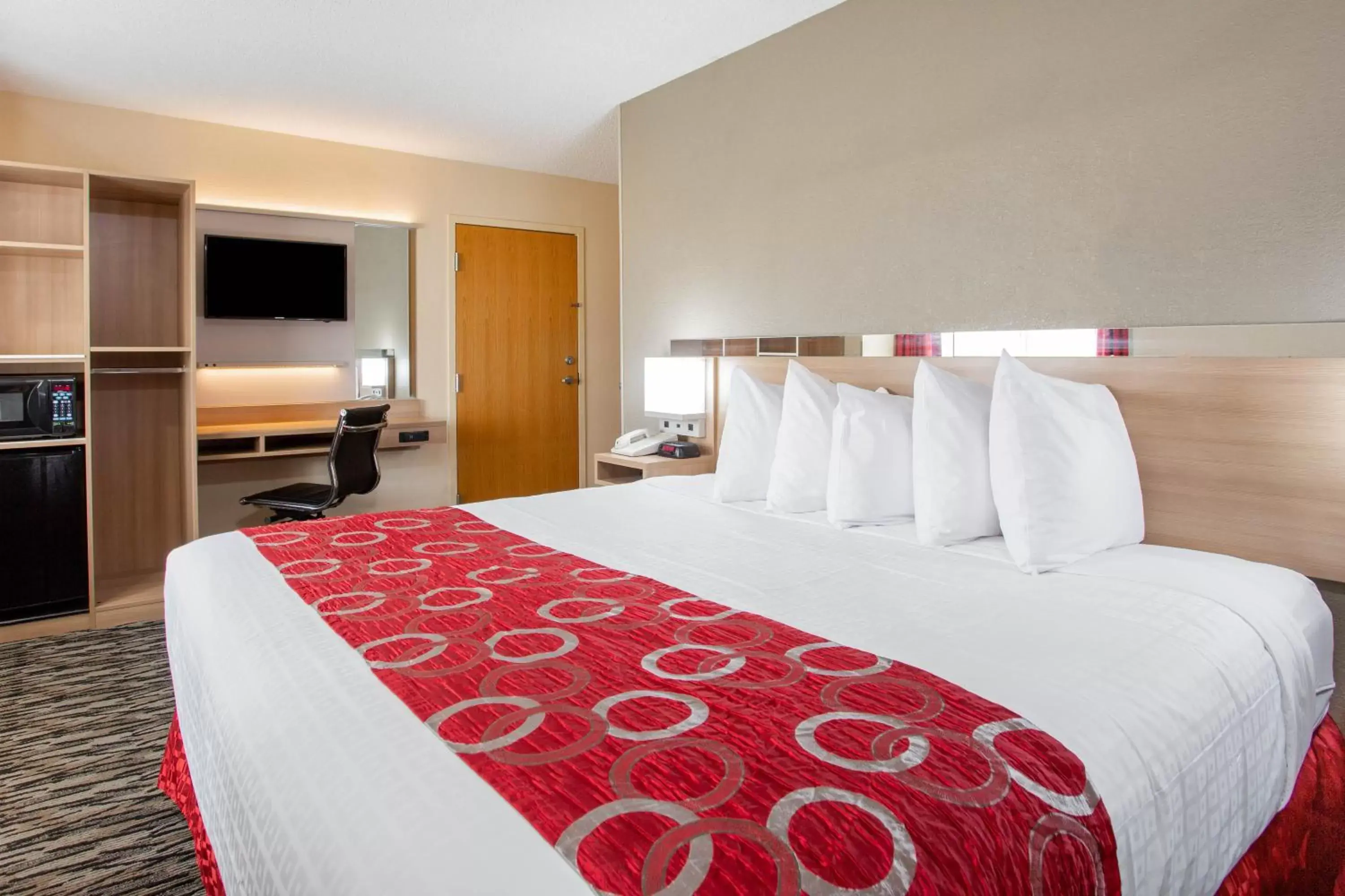 Bedroom, Bed in Microtel Inn & Suites by Wyndham Charleston