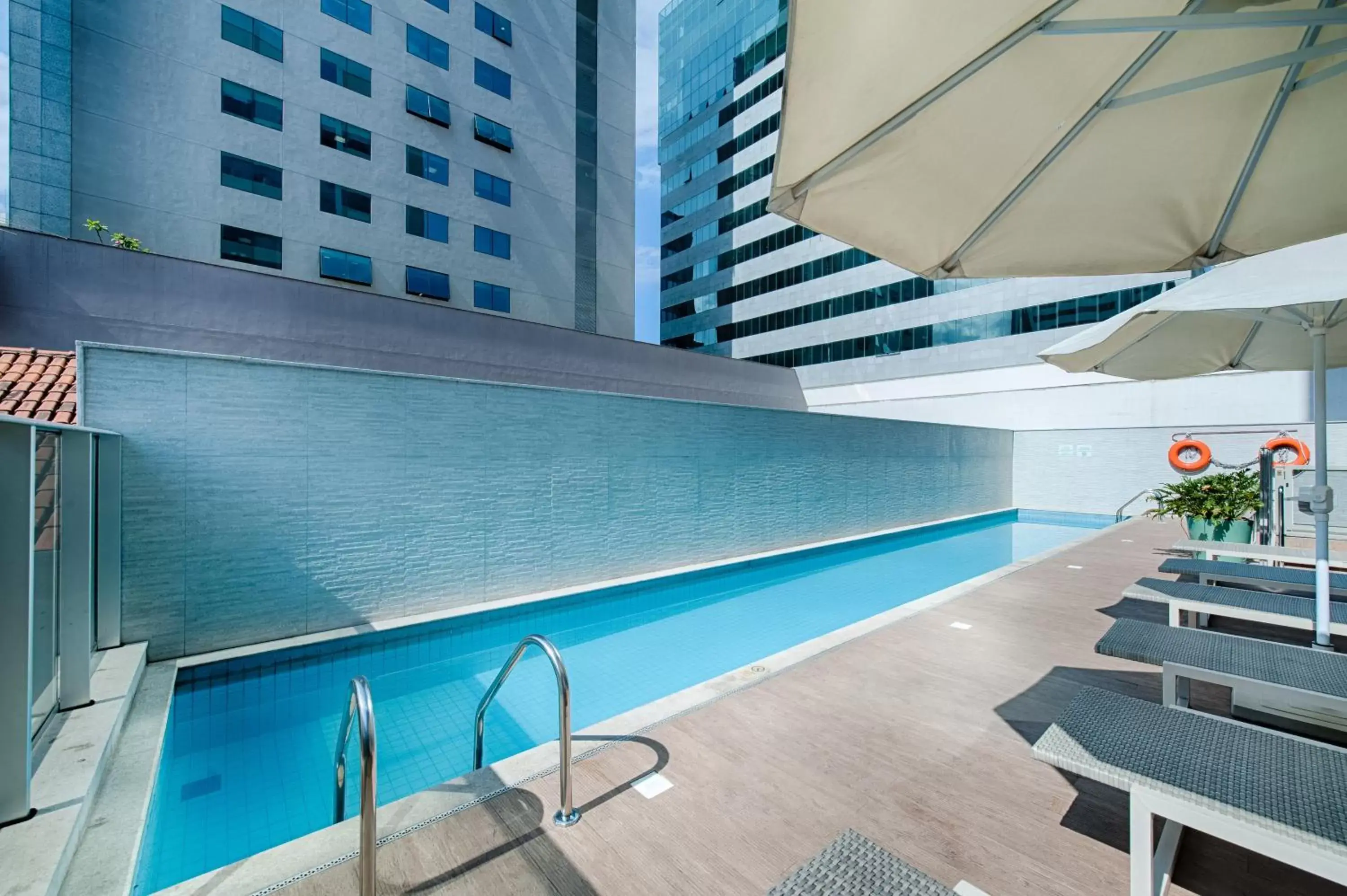 Swimming Pool in Holiday Inn Belo Horizonte Savassi, an IHG Hotel