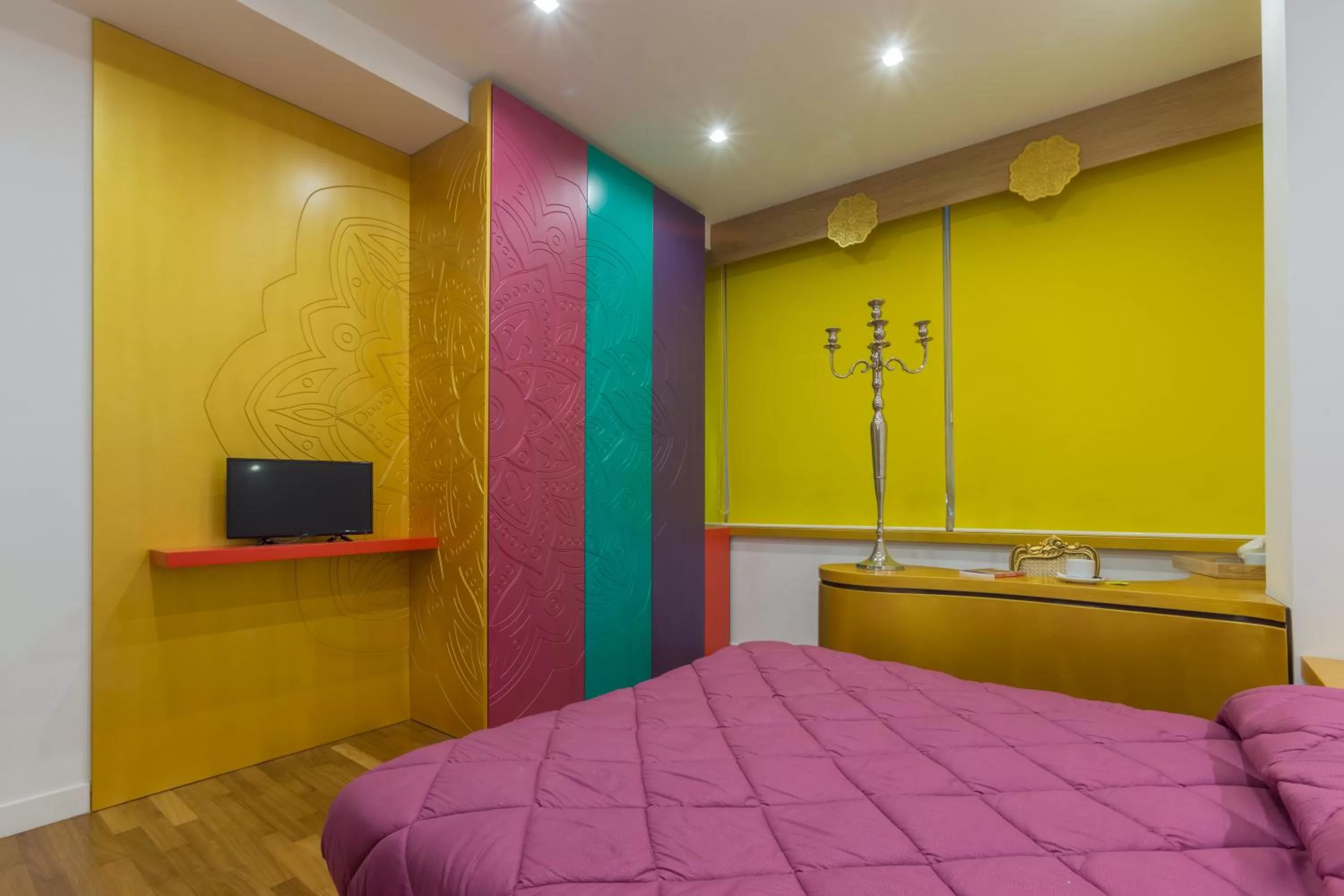 Photo of the whole room, Bed in Soul City