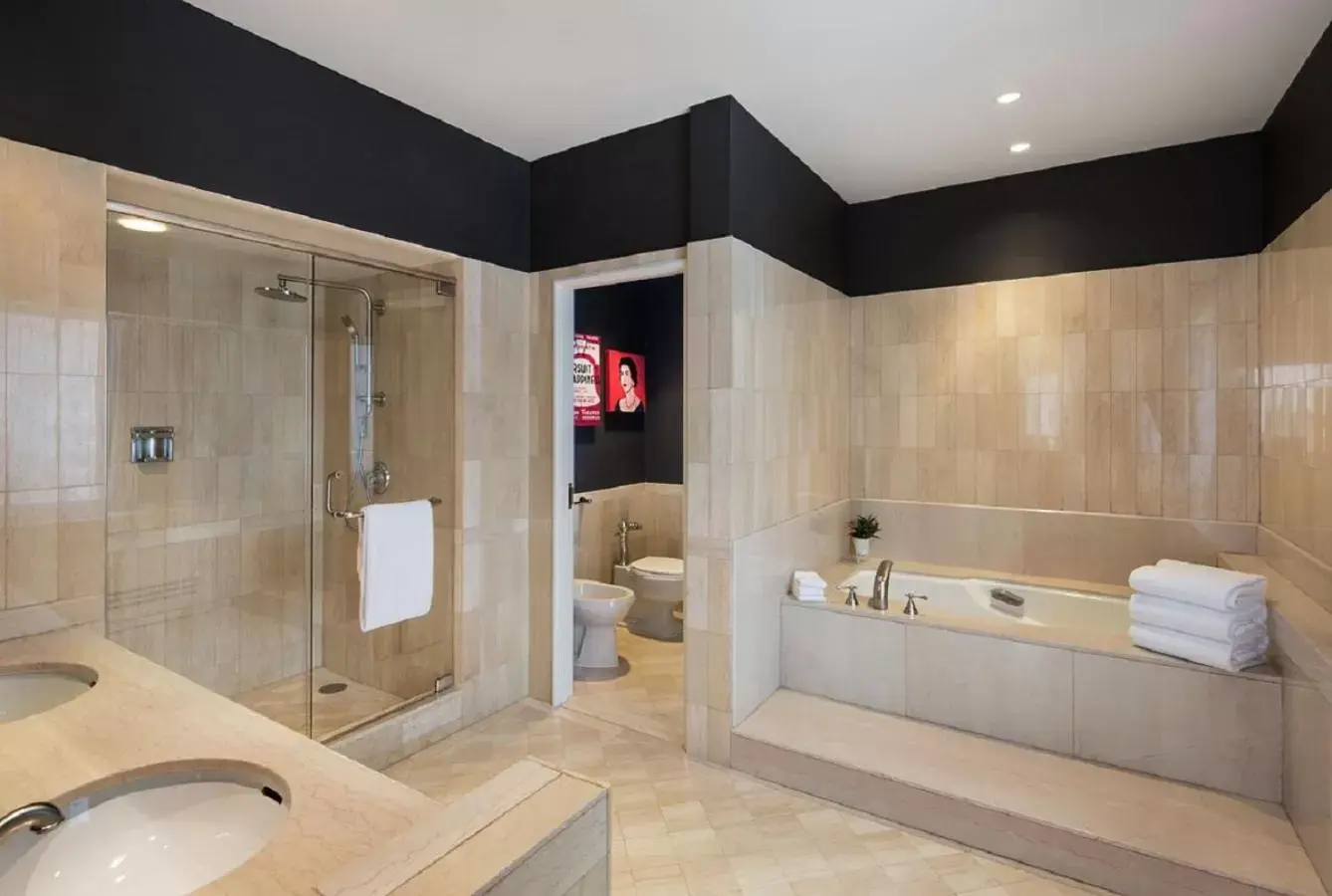 Shower, Bathroom in Fairmont The Queen Elizabeth